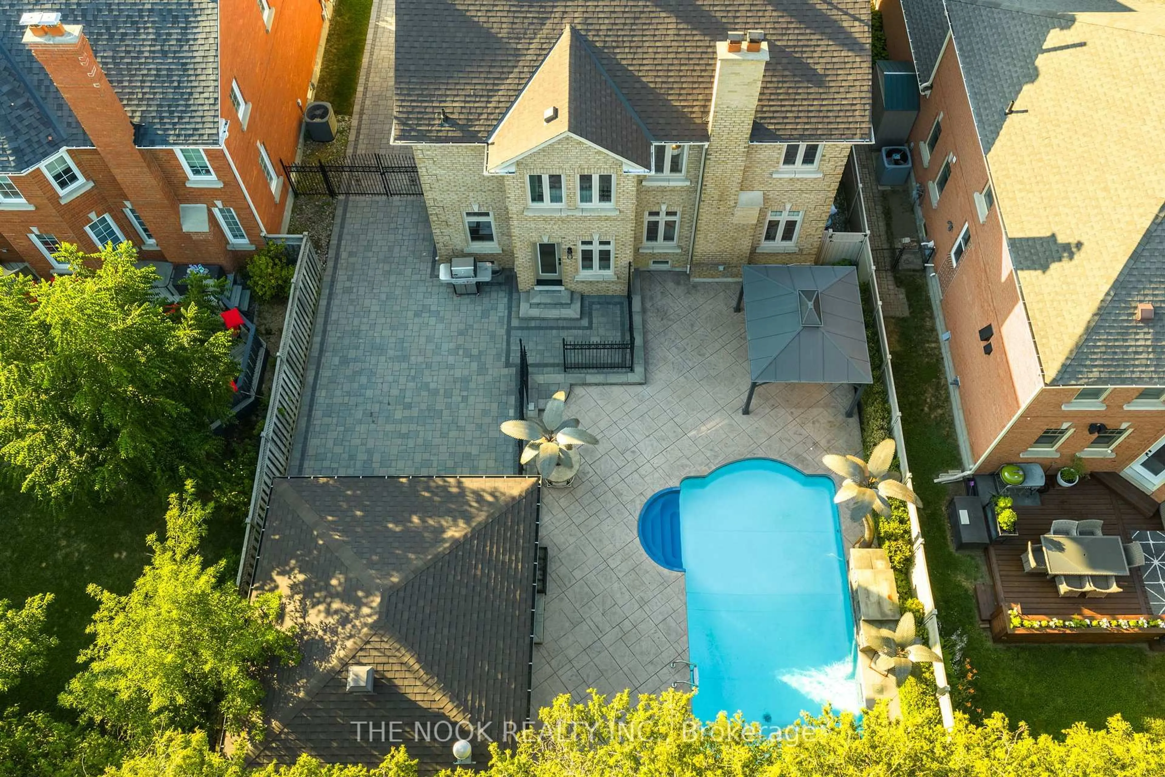 Pool for 7 ELLSWORTH Ave, Richmond Hill Ontario L4C 9N9