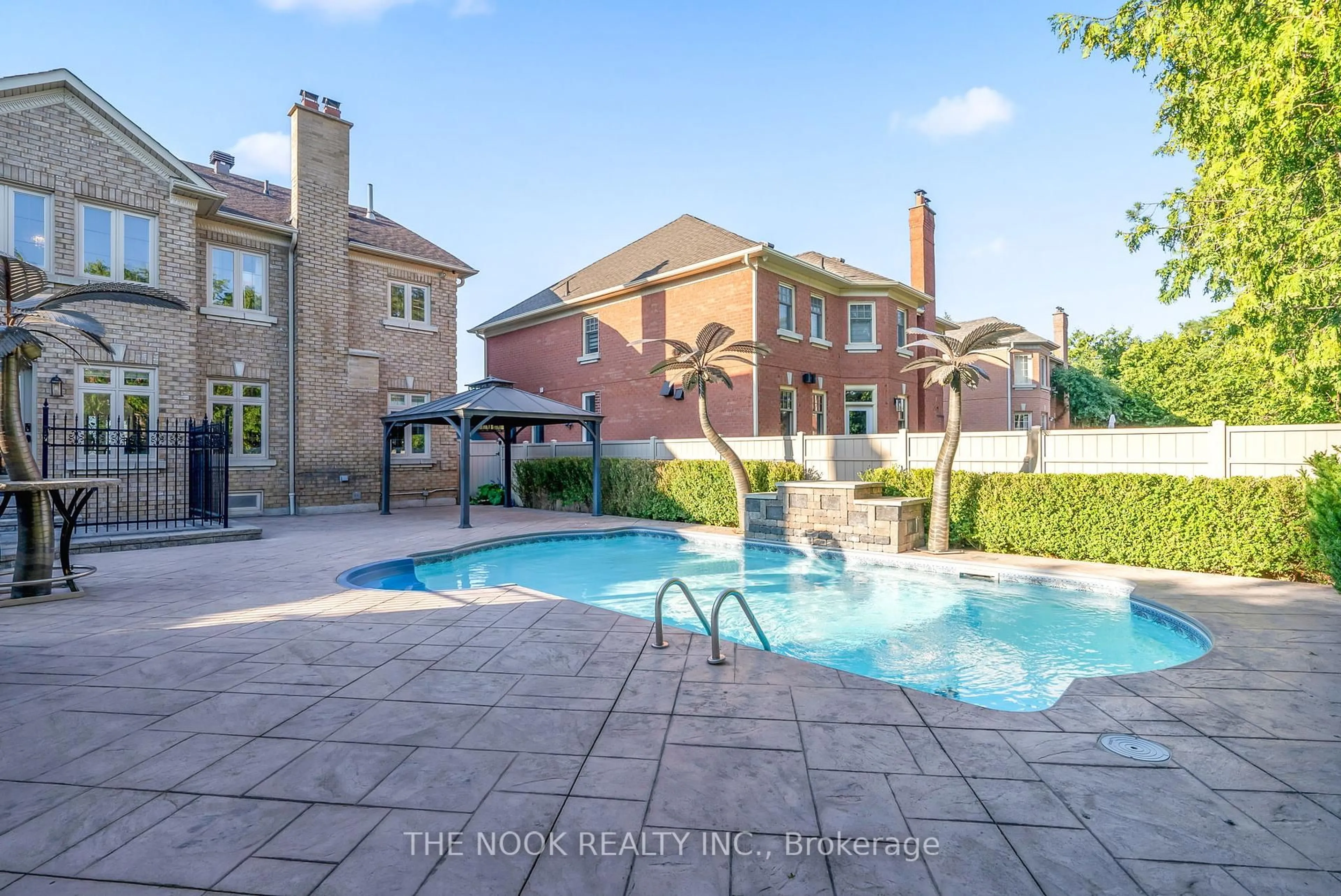 Pool for 7 ELLSWORTH Ave, Richmond Hill Ontario L4C 9N9