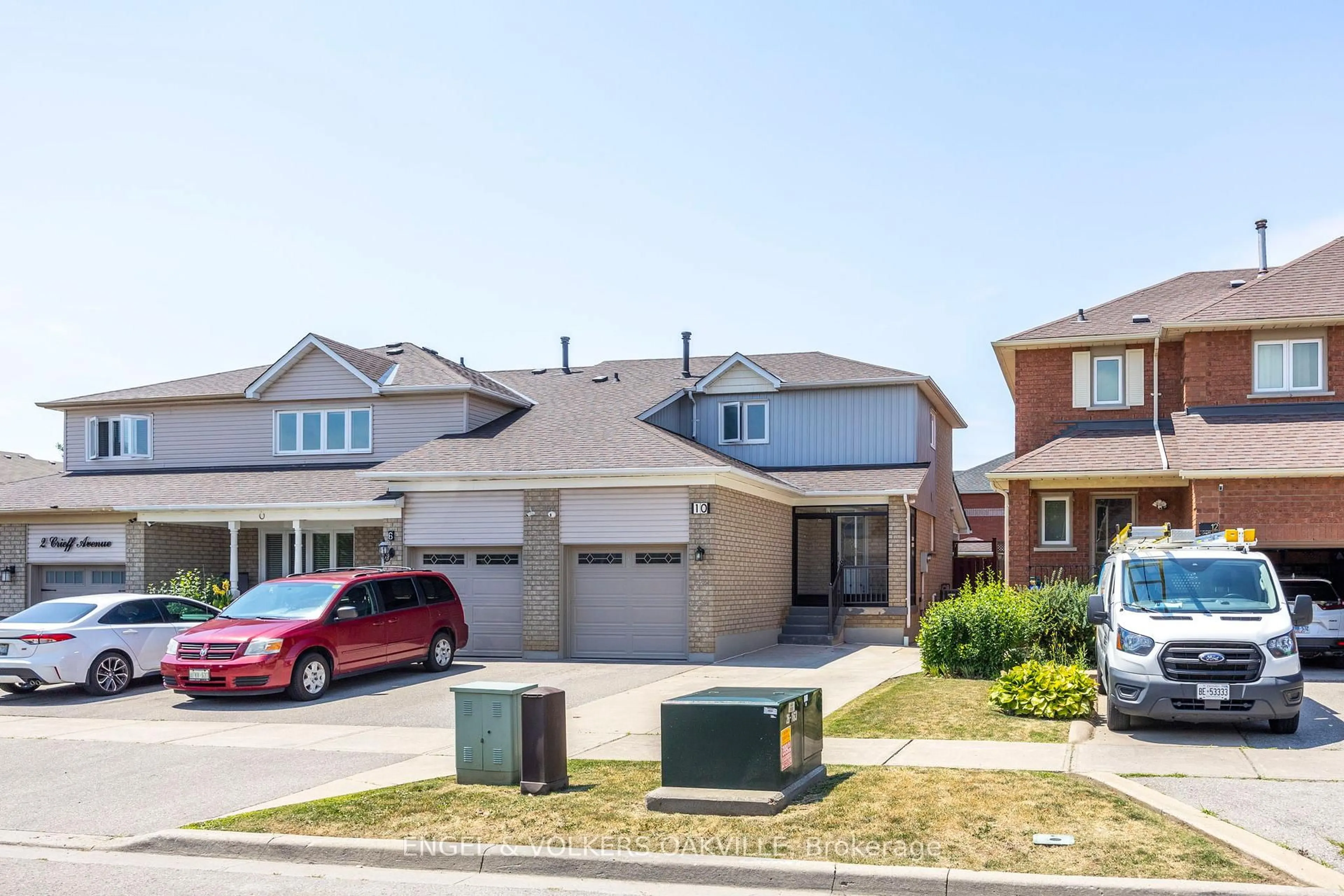 A pic from outside/outdoor area/front of a property/back of a property/a pic from drone, street for 10 Crieff Ave, Vaughan Ontario L6A 2B6