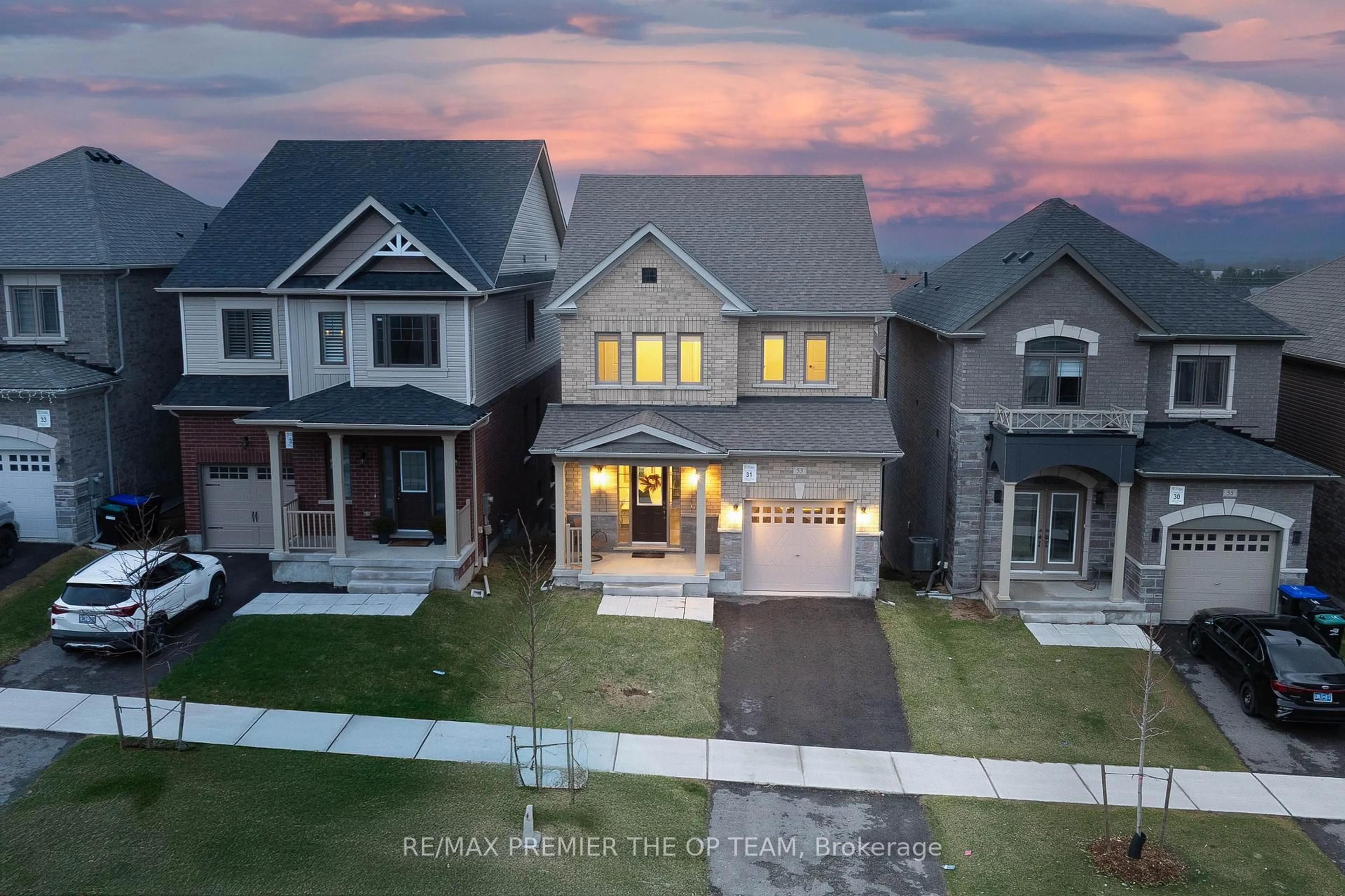 A pic from outside/outdoor area/front of a property/back of a property/a pic from drone, street for 53 Janes Cres, New Tecumseth Ontario L9R 0L8