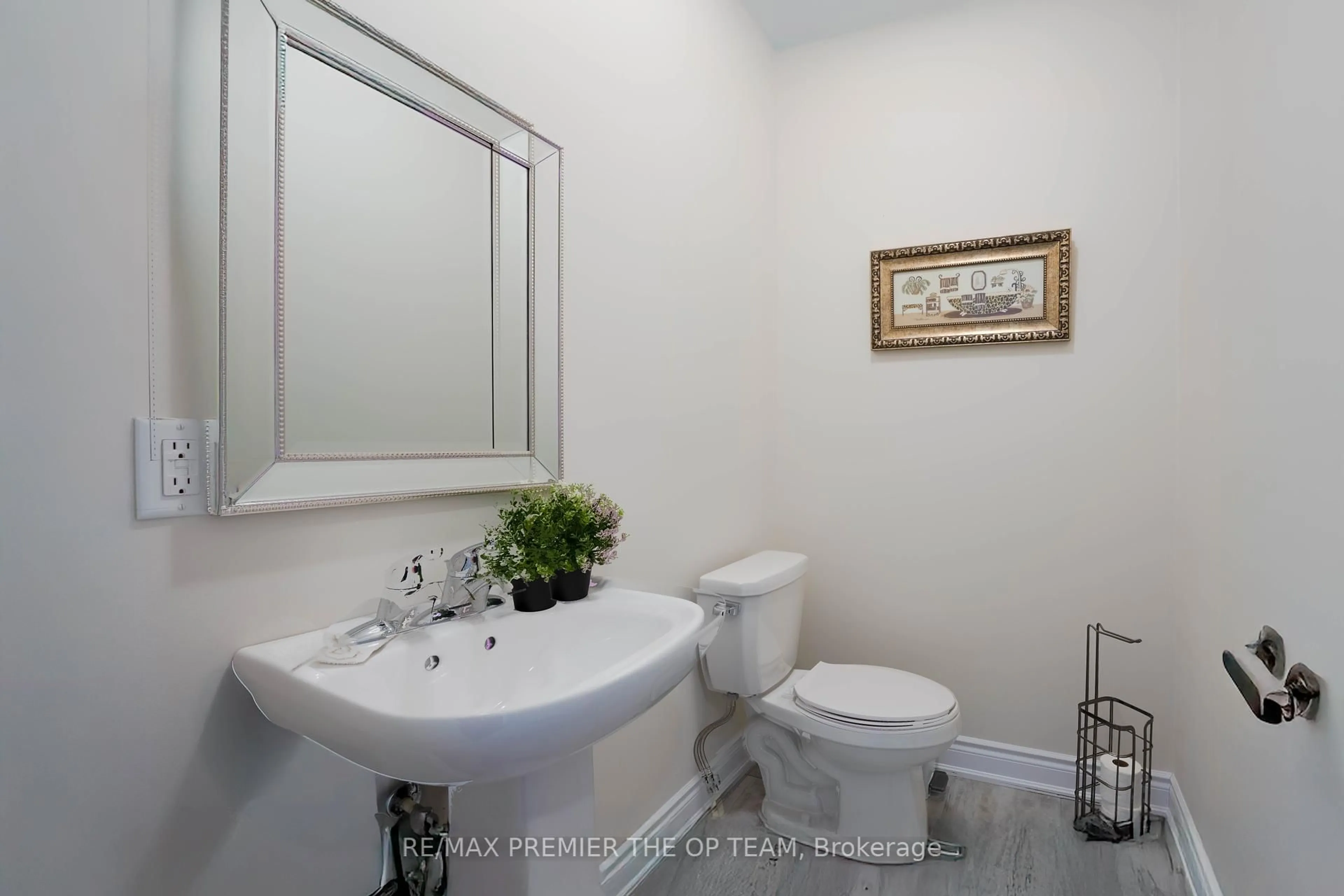 Standard bathroom, ceramic/tile floor for 53 Janes Cres, New Tecumseth Ontario L9R 0L8