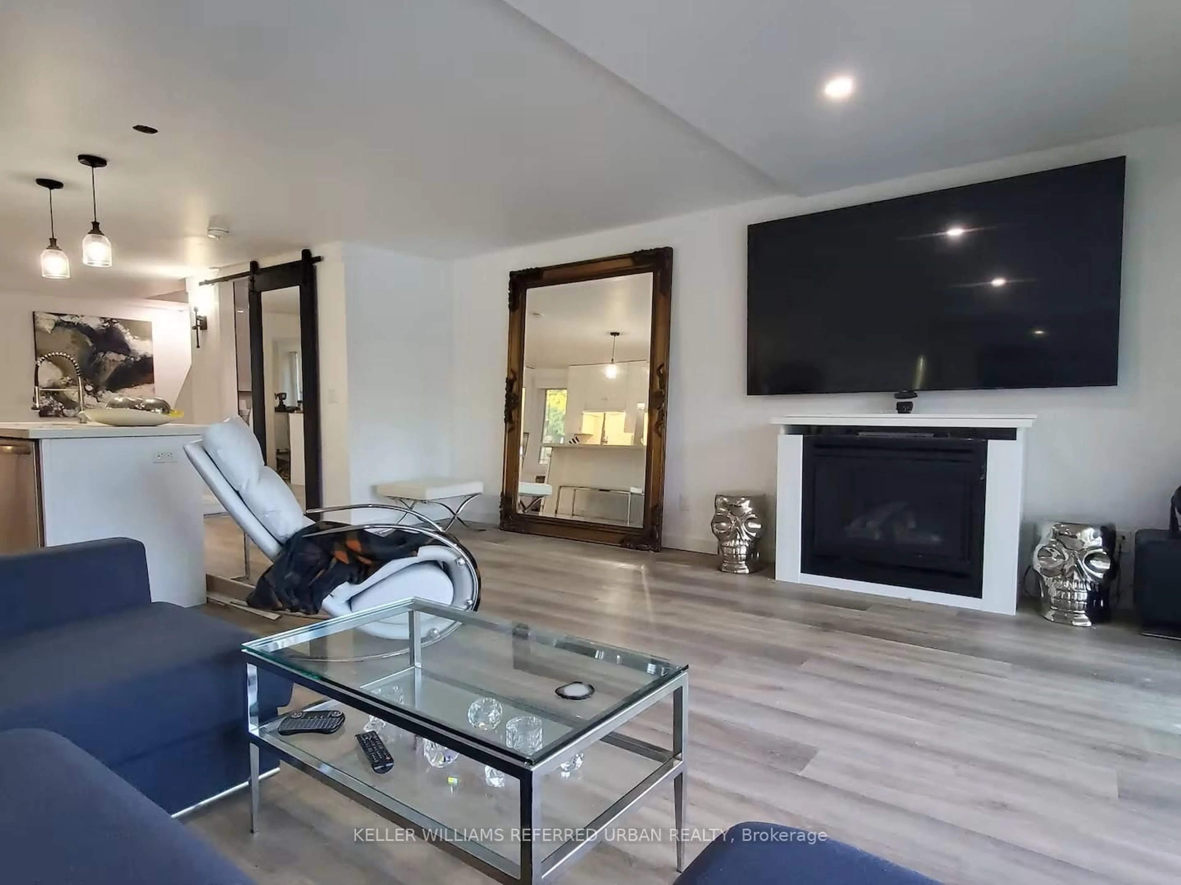 Living room with furniture, unknown for 18 Harbour Park Cres, Brock Ontario L0K 1A0