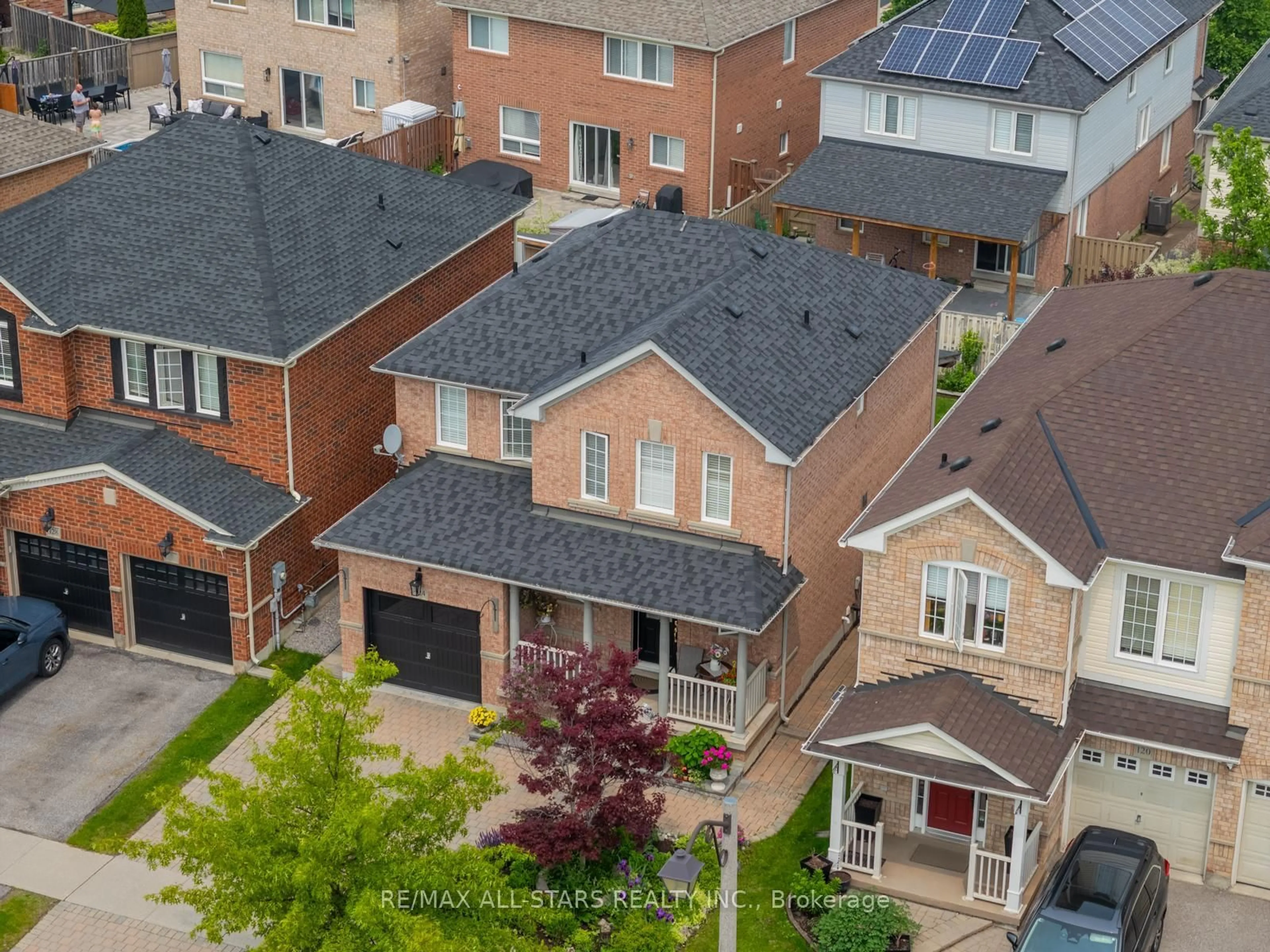 A pic from outside/outdoor area/front of a property/back of a property/a pic from drone, city buildings view from balcony for 124 Richard Coulson Cres, Whitchurch-Stouffville Ontario L4A 0H9
