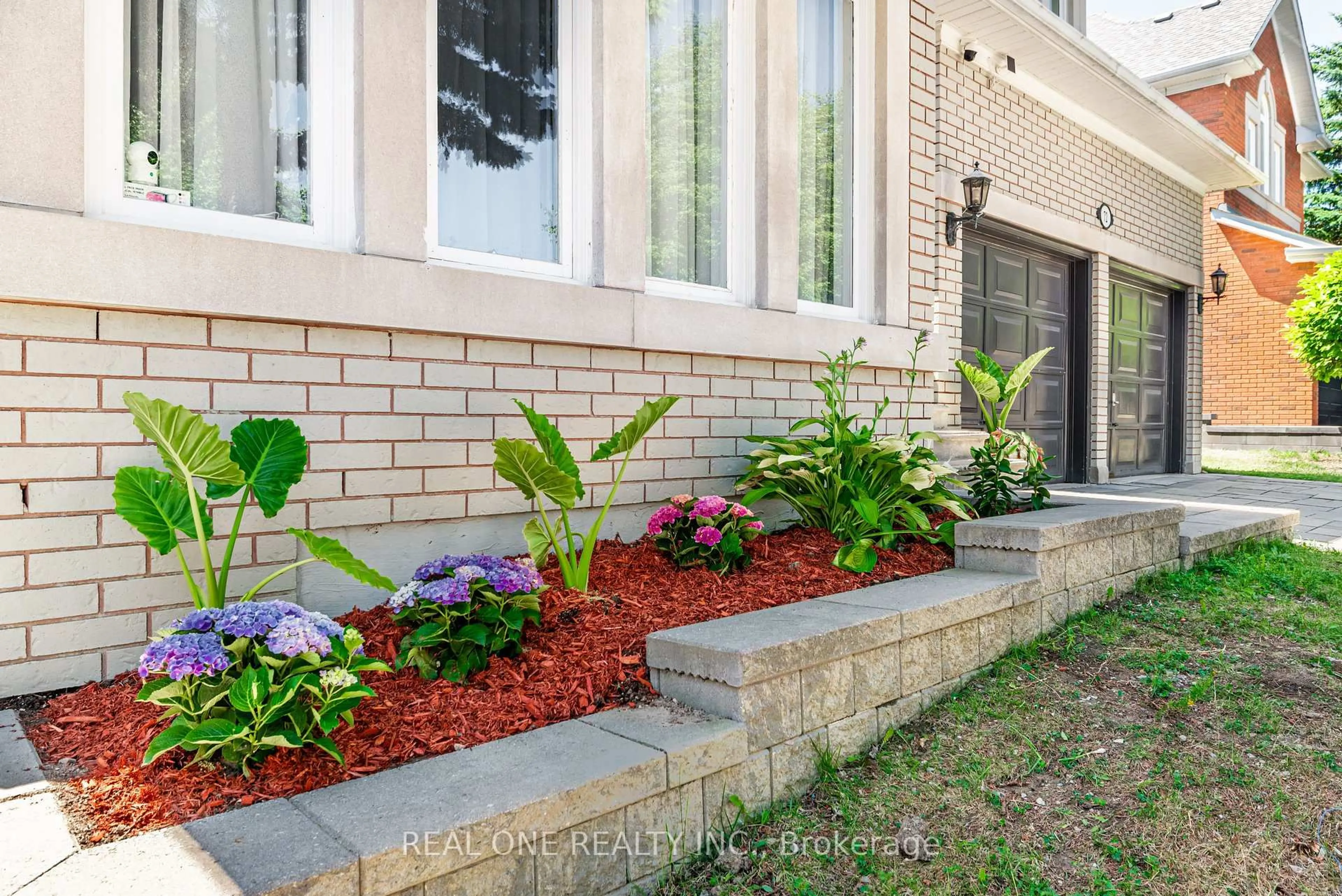 Home with brick exterior material, street for 72 Cassandra Cres, Richmond Hill Ontario L4B 4A1
