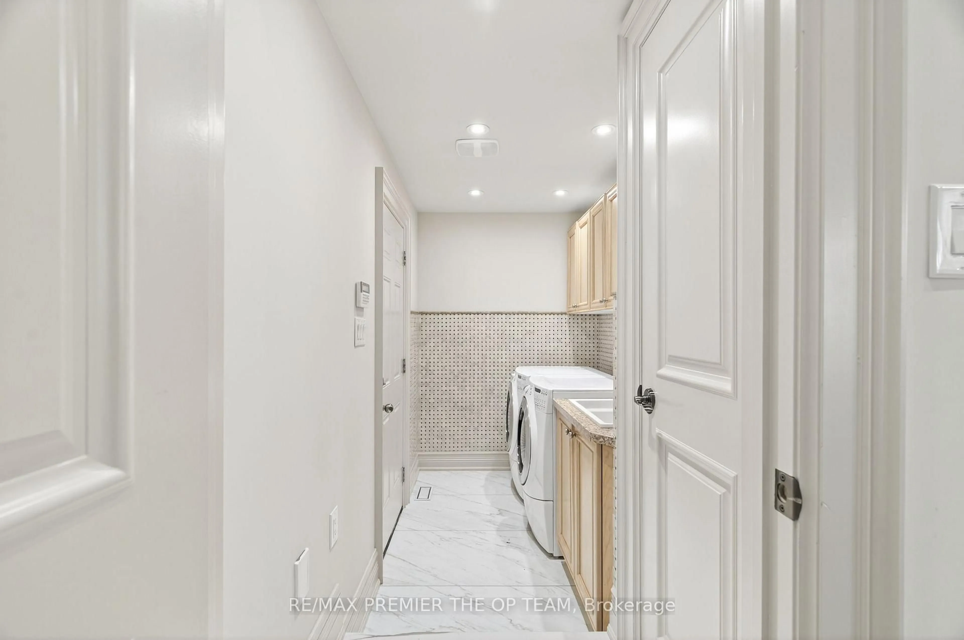 Laundry room for 24 Grand Vellore Cres, Vaughan Ontario L4H 0N8