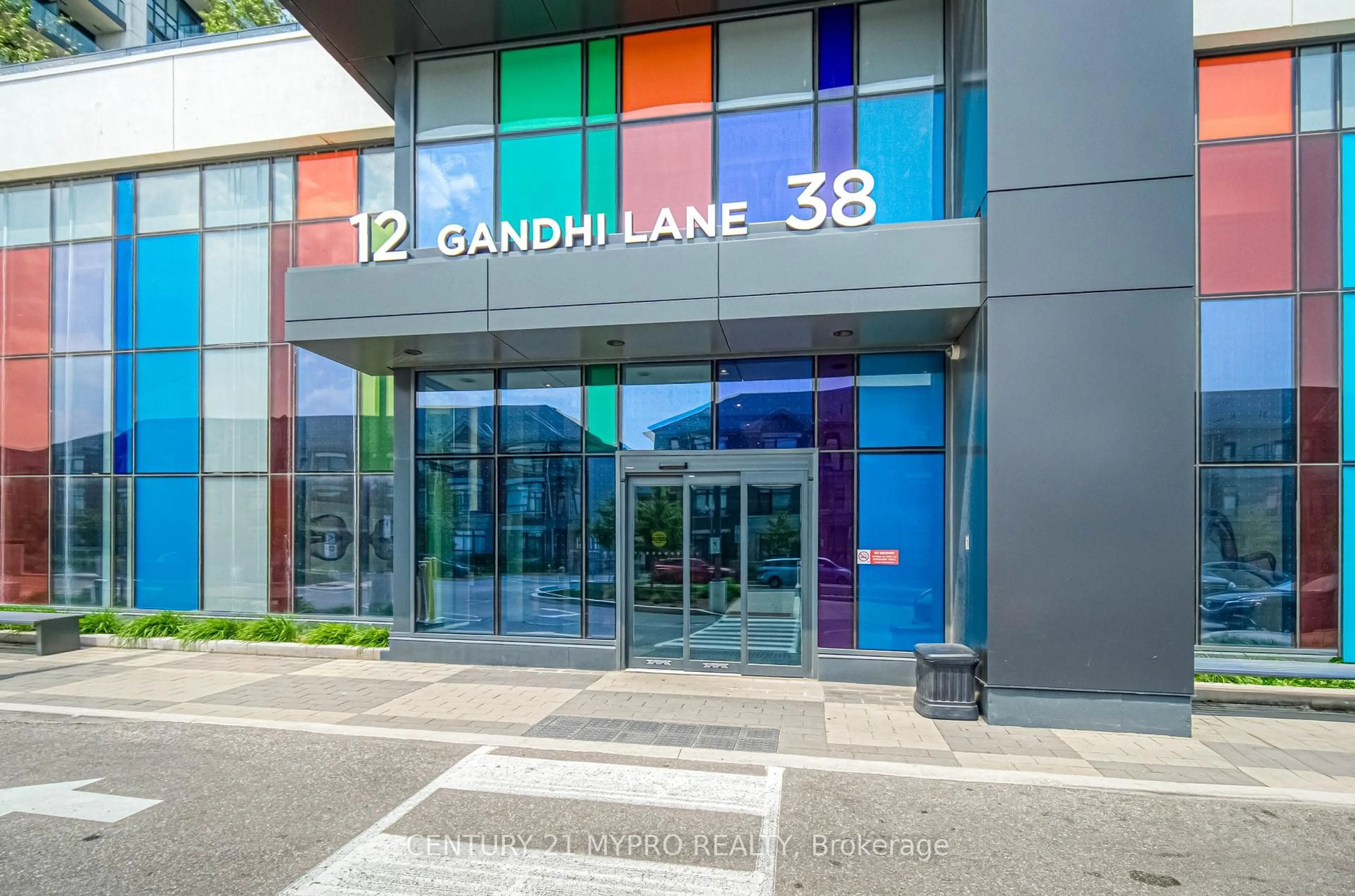 Indoor foyer for 12 Gandhi Lane #2811, Markham Ontario L3T 0G8