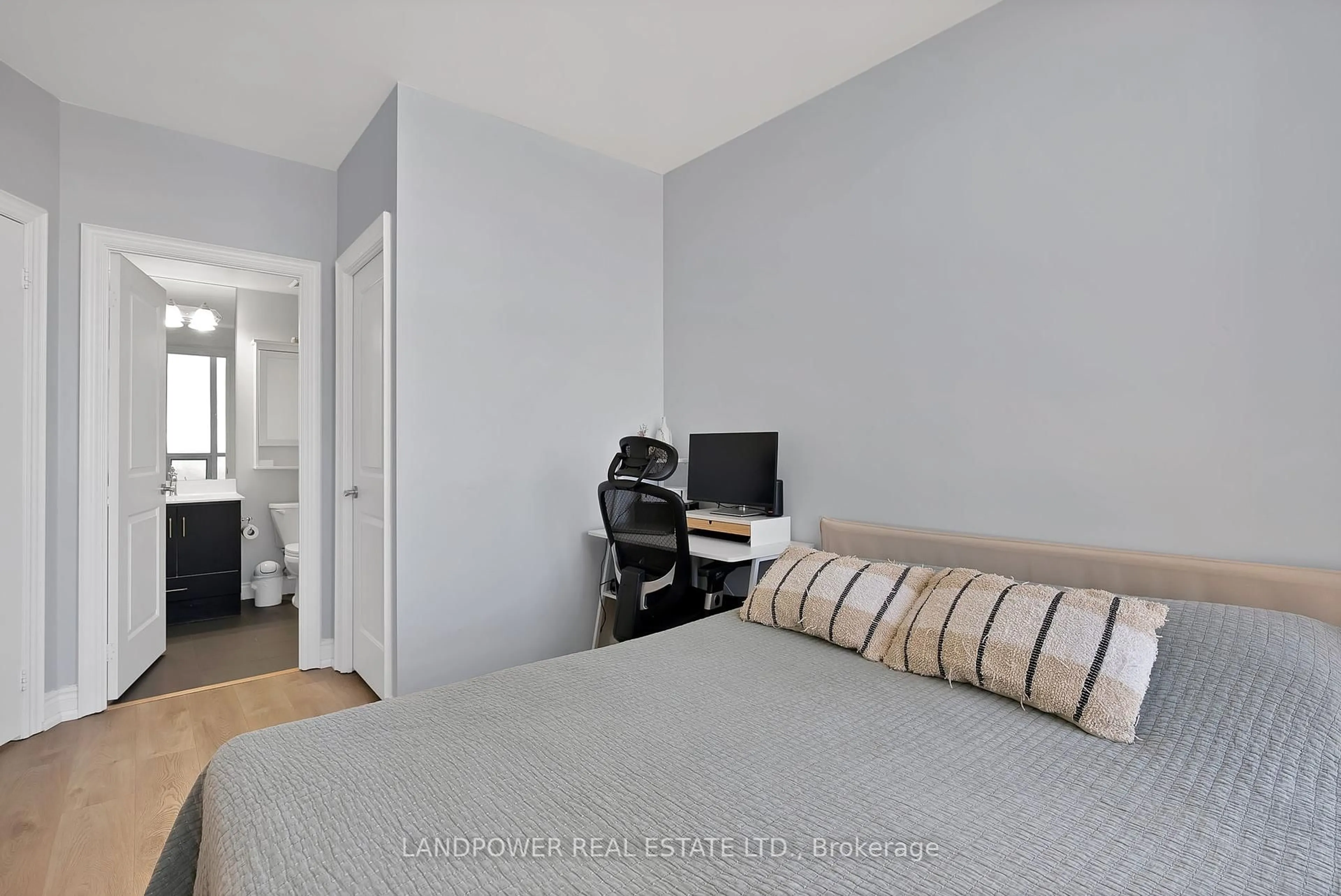 A pic of a room for 99 South Town Centre Blvd #916, Markham Ontario L6G 0E9