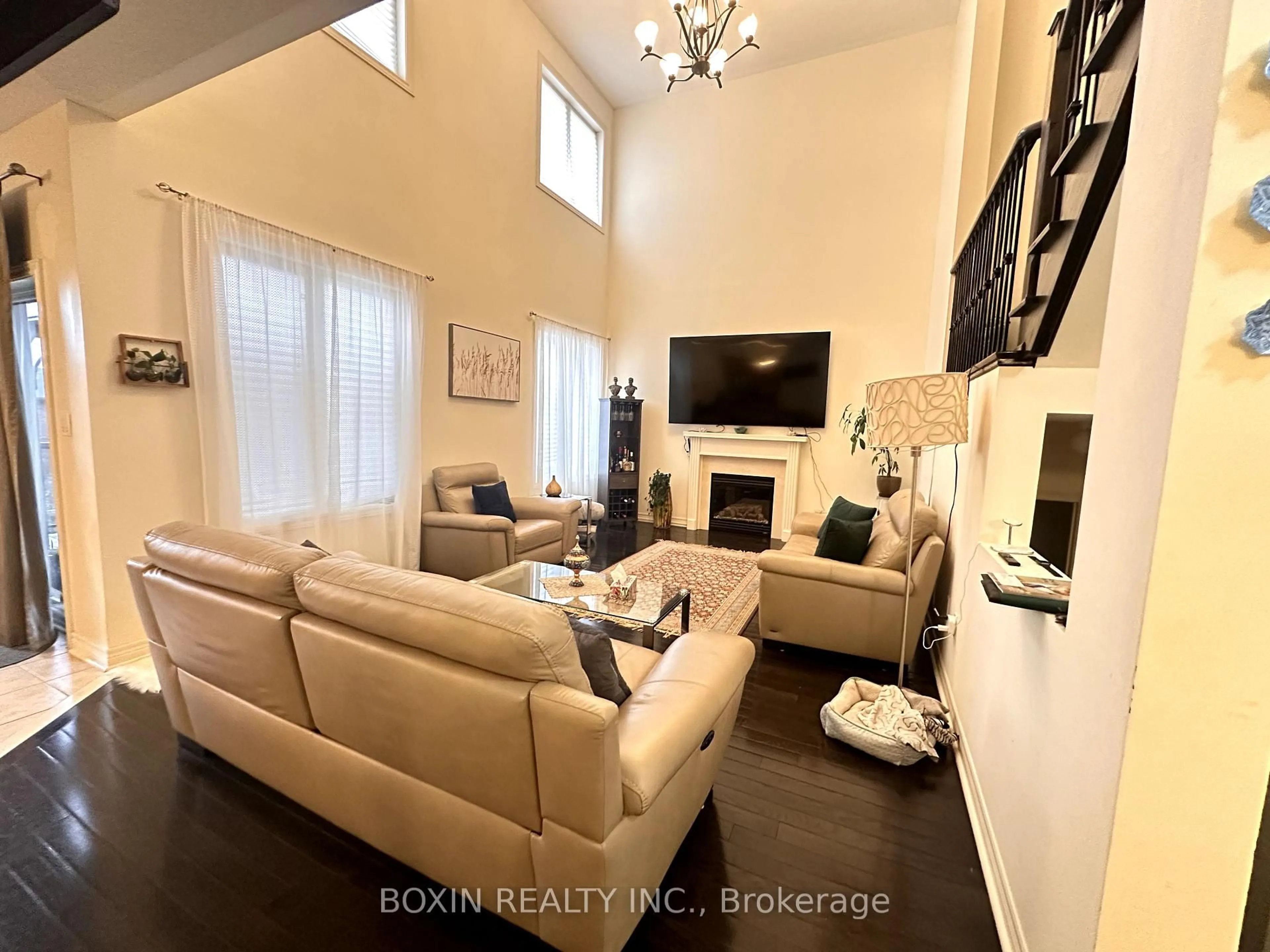 Living room with furniture, unknown for 19 Colesbrook Rd, Richmond Hill Ontario L4S 0C6