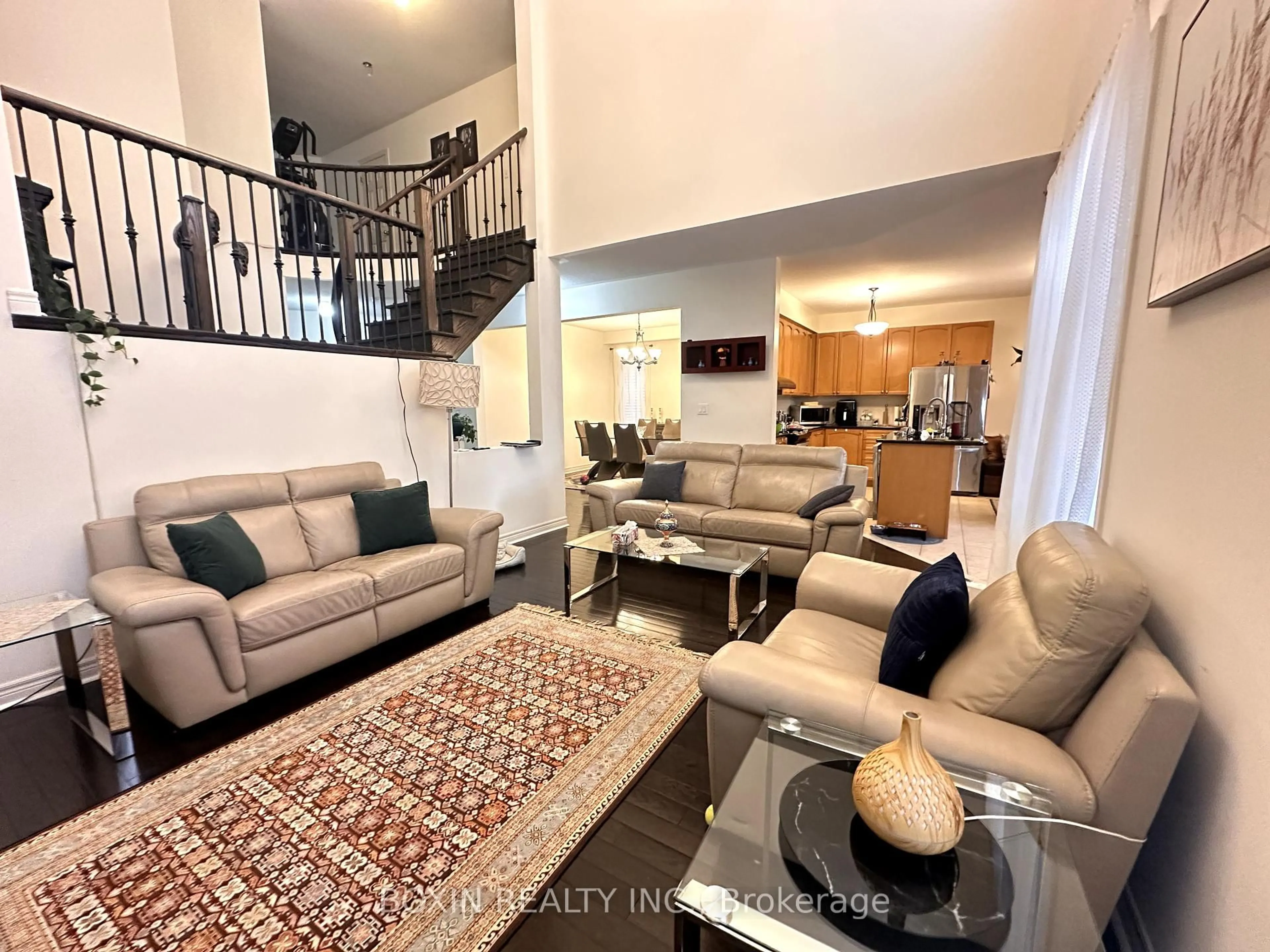 Living room with furniture, unknown for 19 Colesbrook Rd, Richmond Hill Ontario L4S 0C6