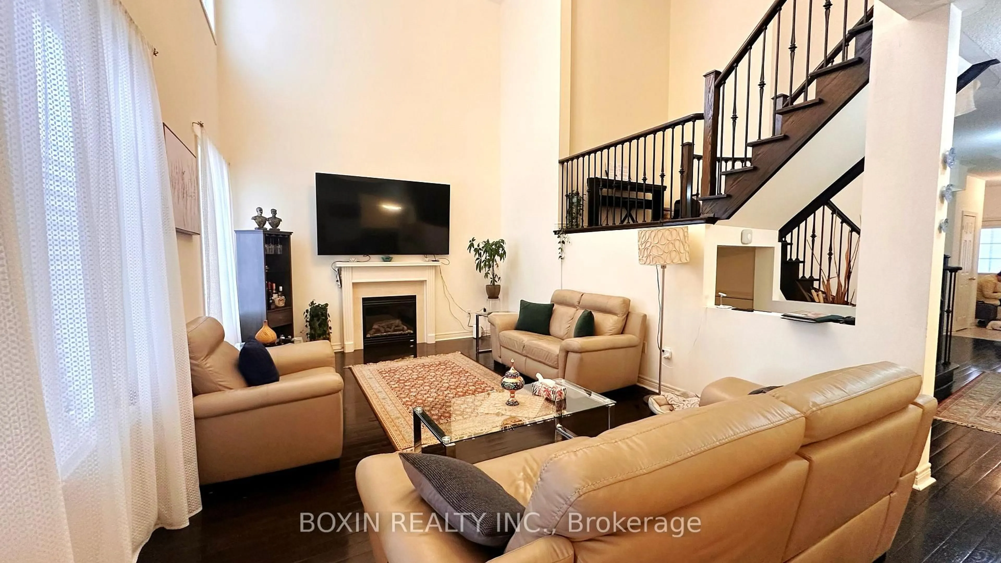 Living room with furniture, unknown for 19 Colesbrook Rd, Richmond Hill Ontario L4S 0C6