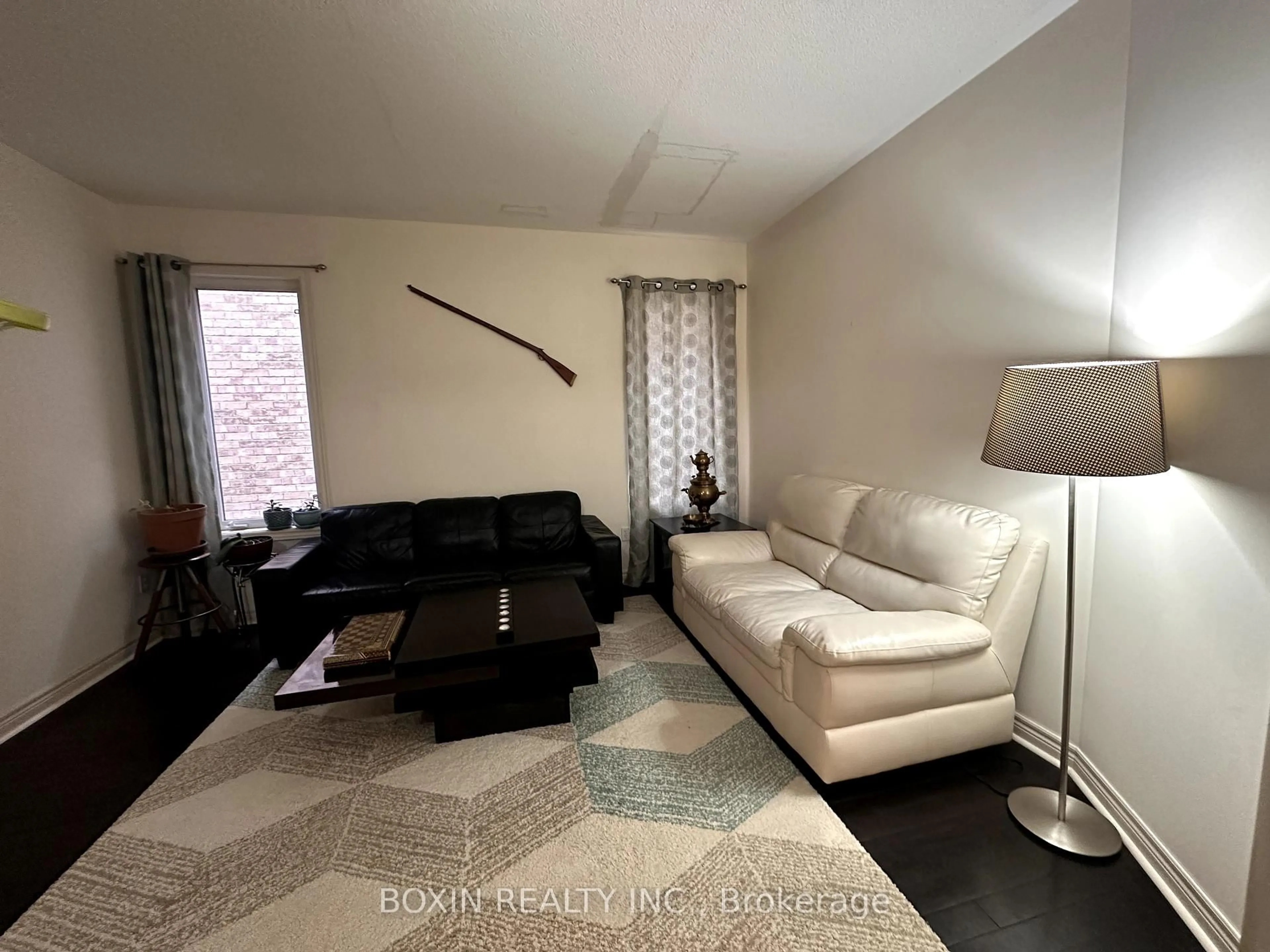 Living room with furniture, unknown for 19 Colesbrook Rd, Richmond Hill Ontario L4S 0C6