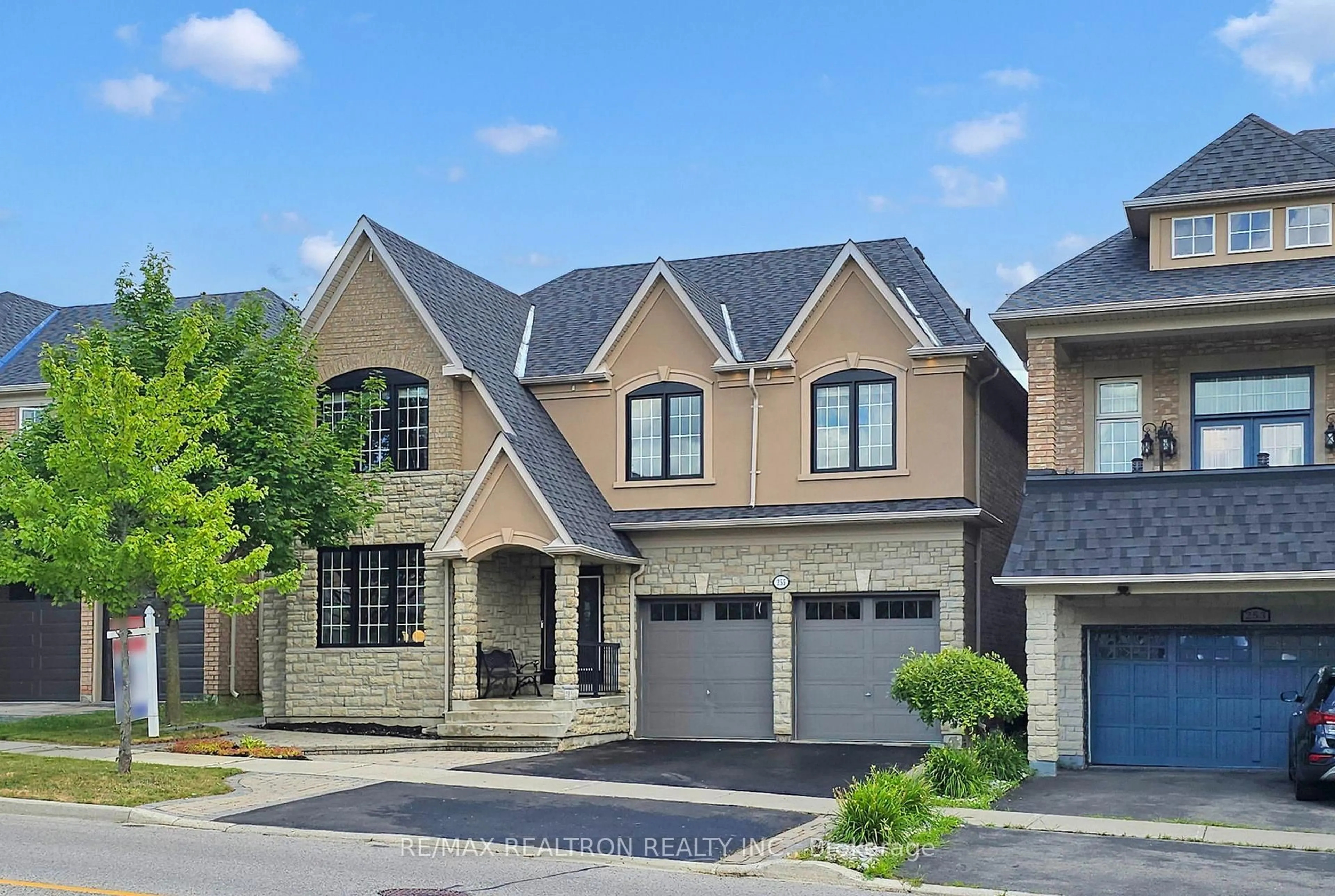 Home with brick exterior material, street for 255 SELWYN Rd, Richmond Hill Ontario L4E 0P6