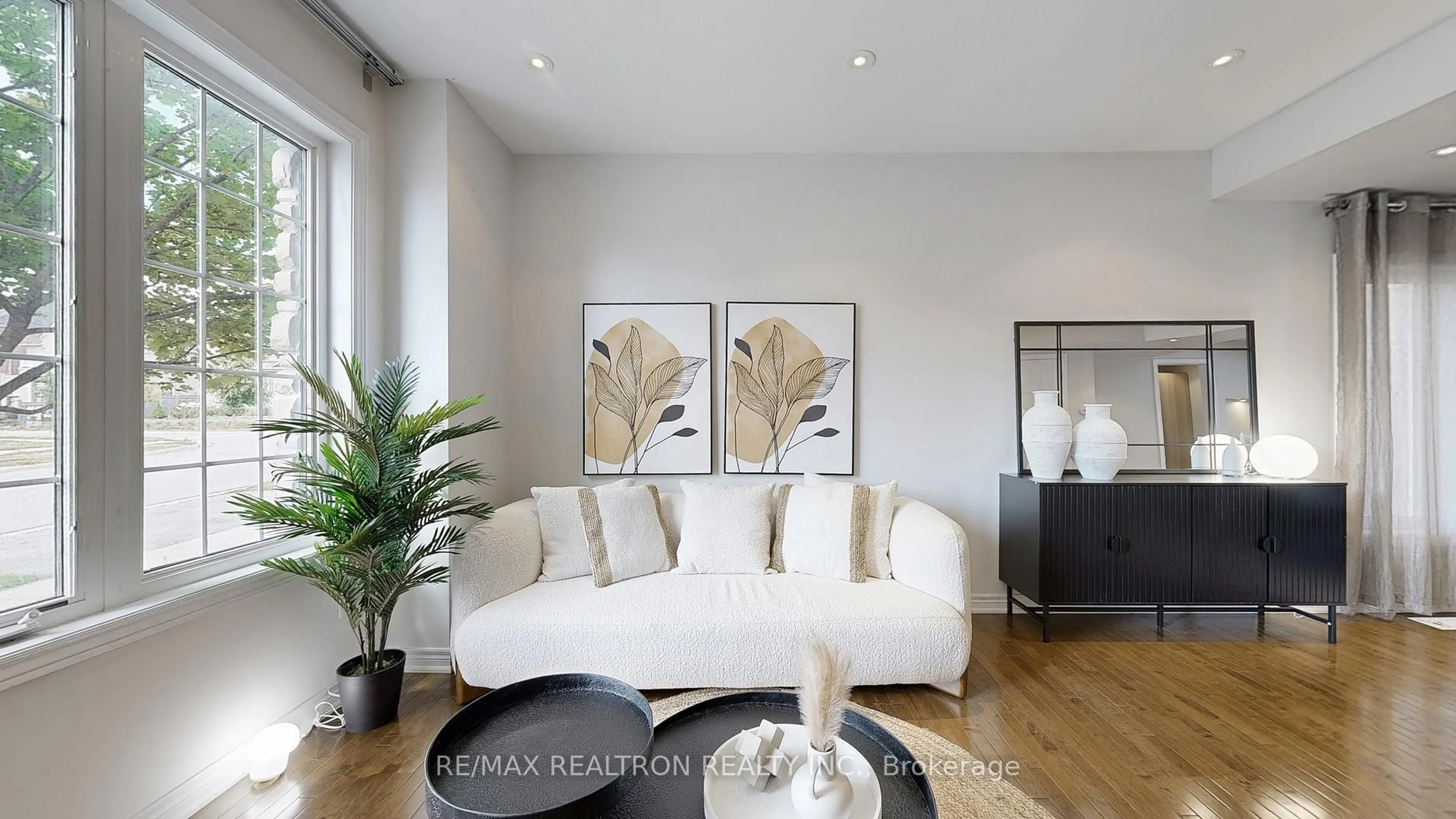 Living room with furniture, wood/laminate floor for 255 SELWYN Rd, Richmond Hill Ontario L4E 0P6