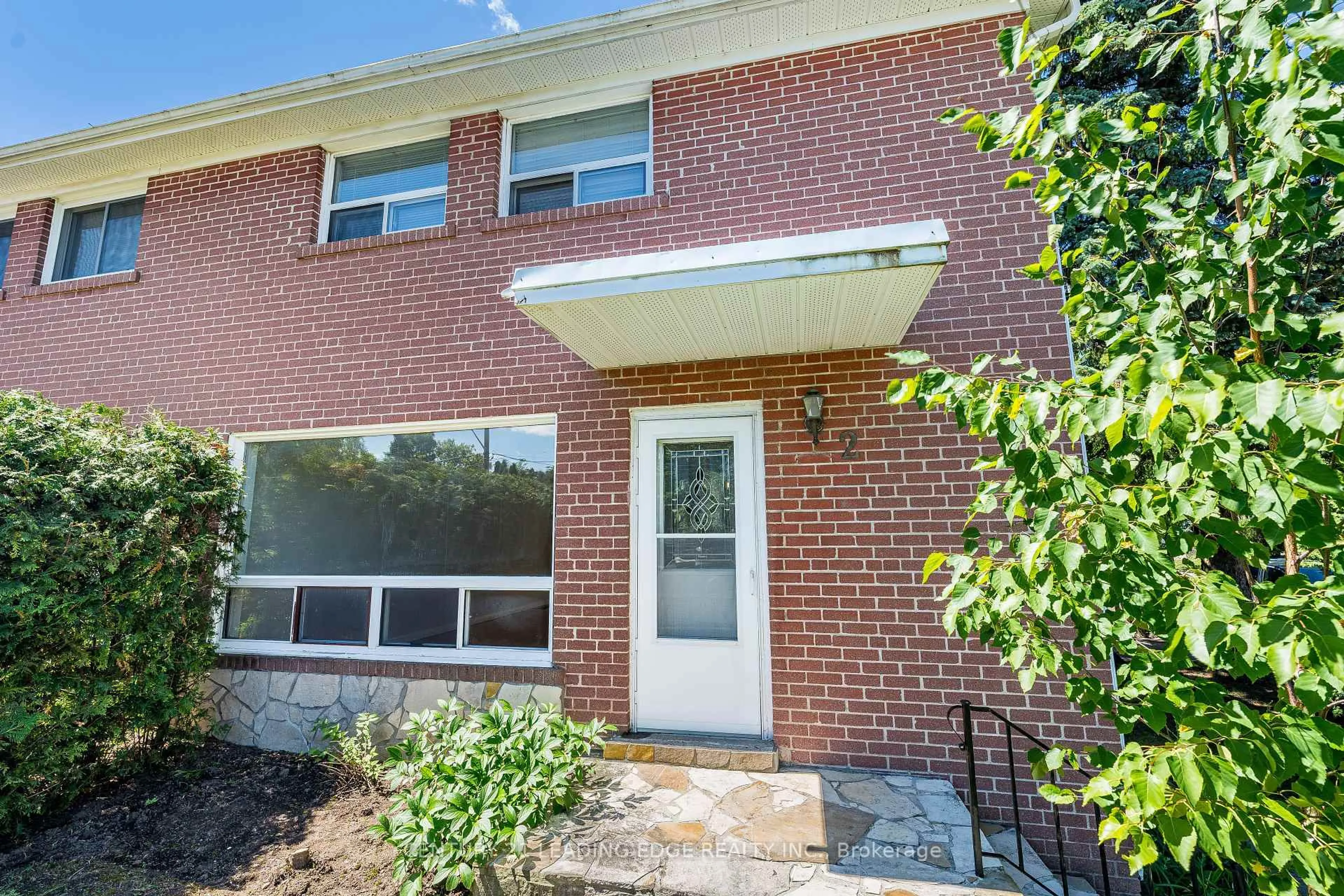 Home with brick exterior material, street for 2 Lee Gate, Aurora Ontario L4G 2J7