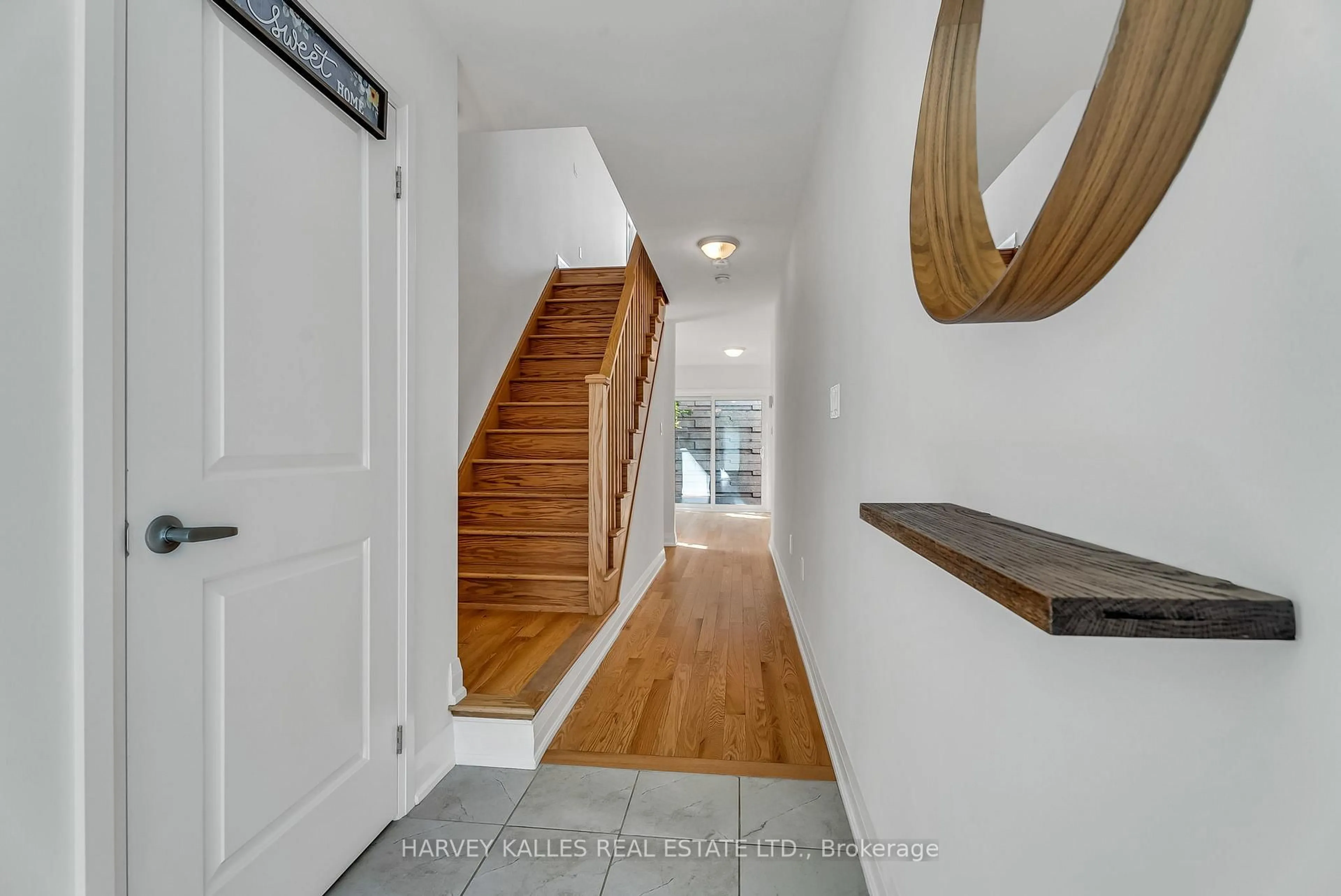 Indoor entryway for 106 Moneypenny Pl, Vaughan Ontario L4J 0L1