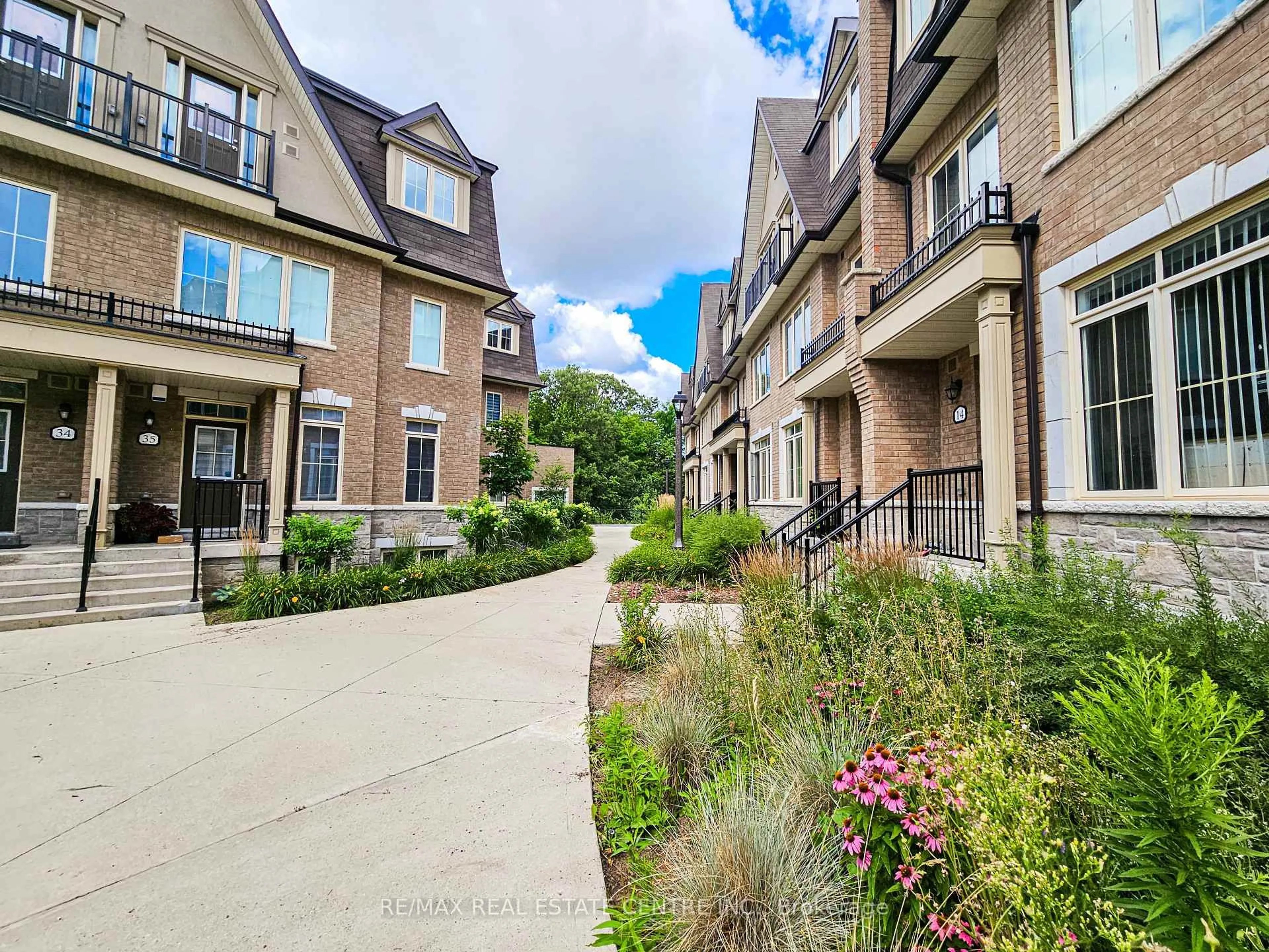 Patio, street for 181 Parktree Dr #42, Vaughan Ontario L6A 5B1