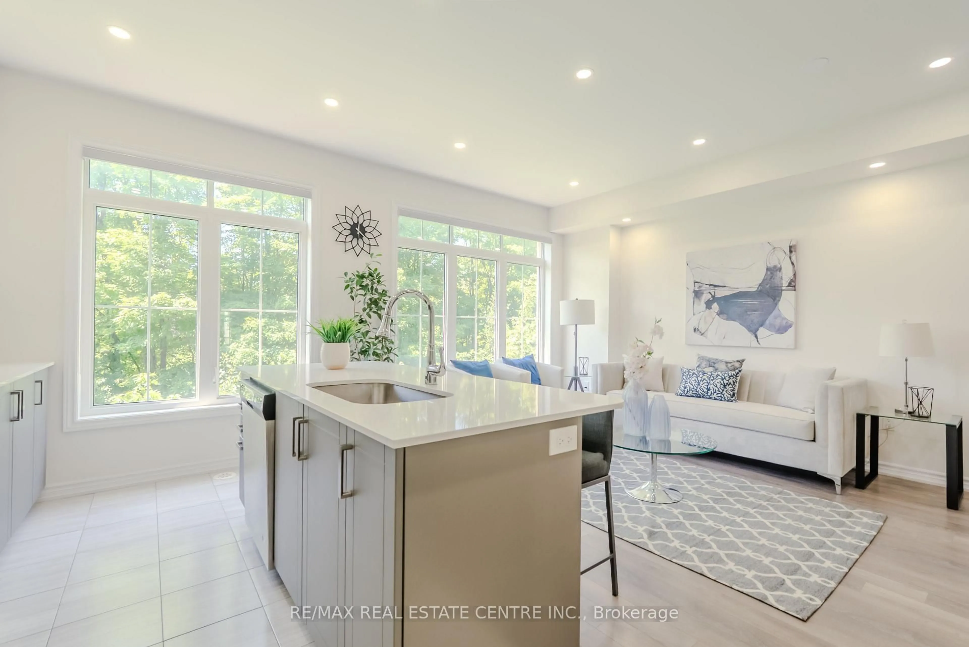 Open concept kitchen, ceramic/tile floor for 181 Parktree Dr #42, Vaughan Ontario L6A 5B1