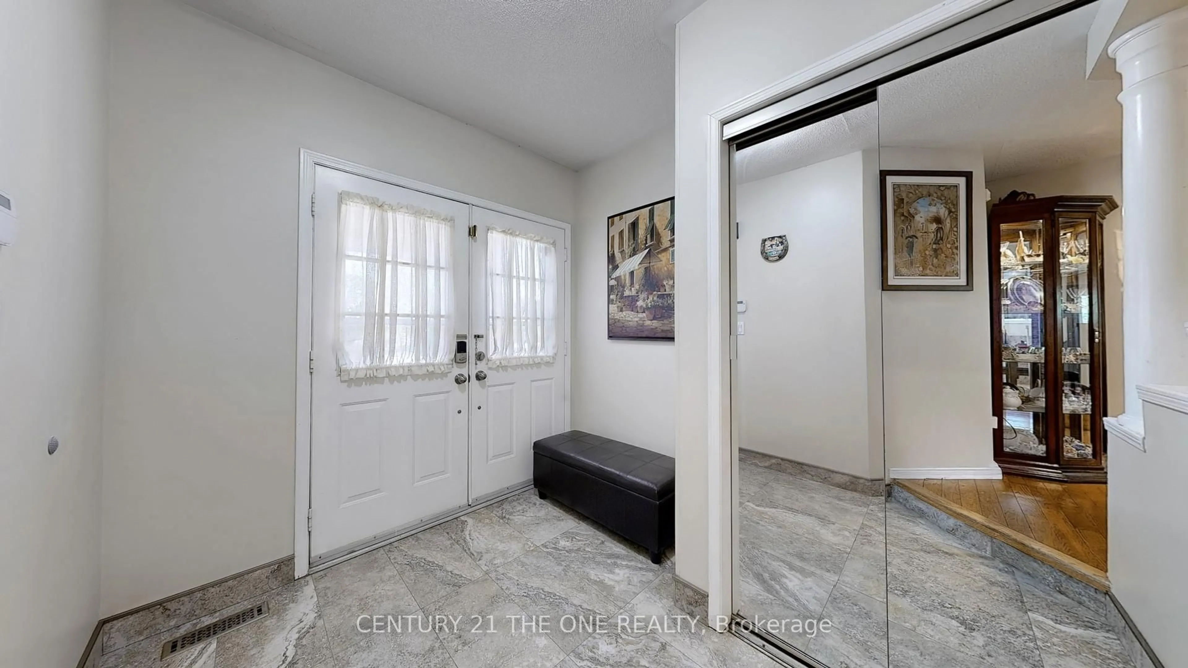 Indoor entryway for 34 Long Point Dr, Richmond Hill Ontario L4E 3W8