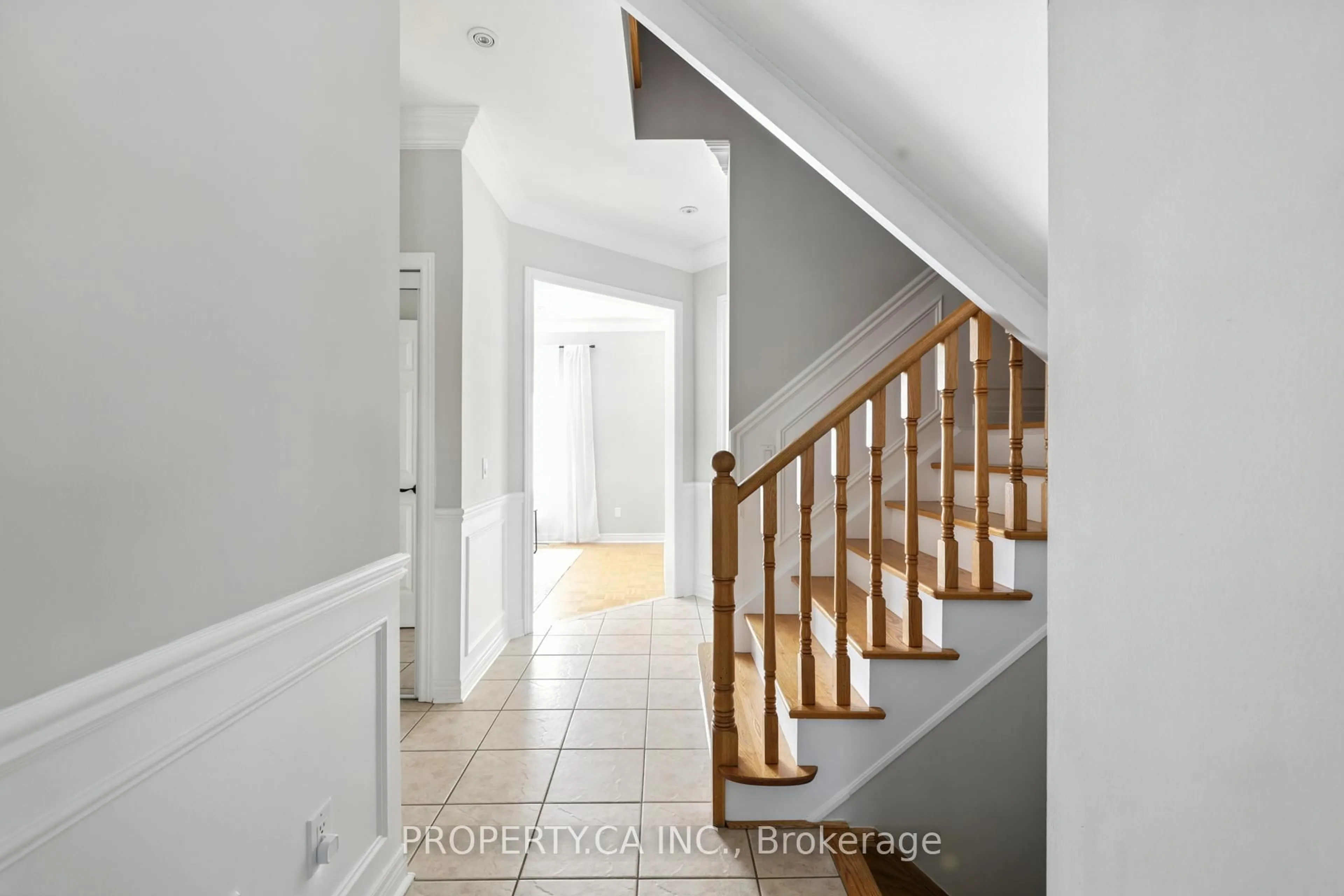 Indoor entryway for 150 Derrywood Dr, Vaughan Ontario L4K 5S4