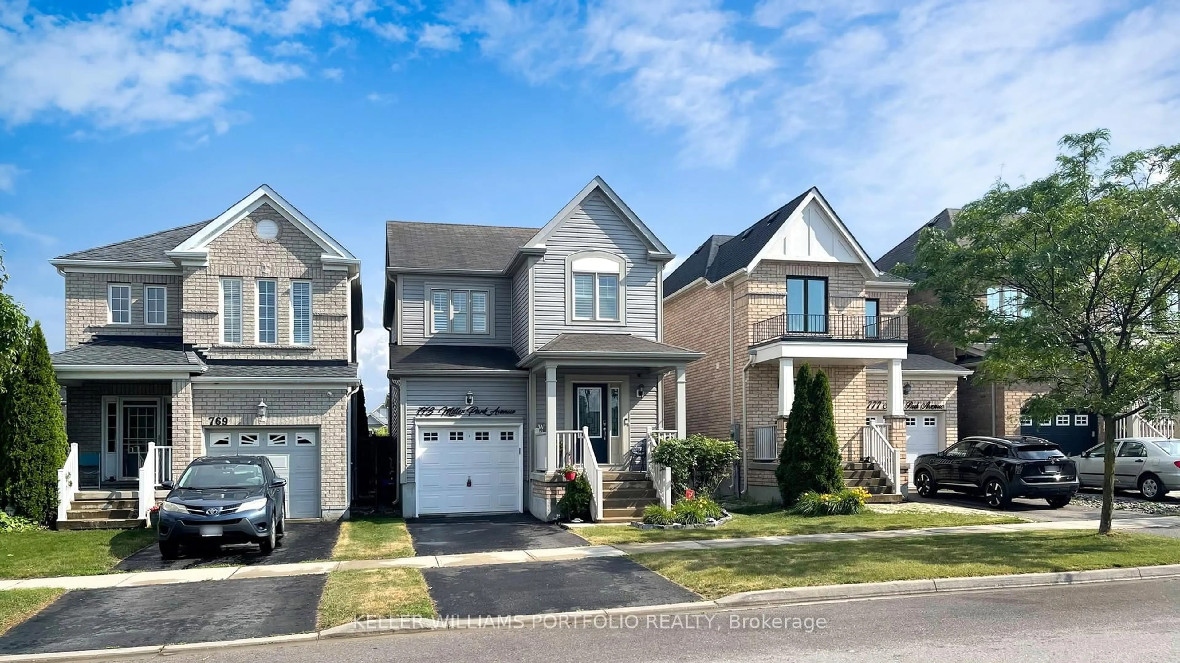 Home with vinyl exterior material, street for 773 Miller Park Ave, Bradford West Gwillimbury Ontario L3Z 0L8