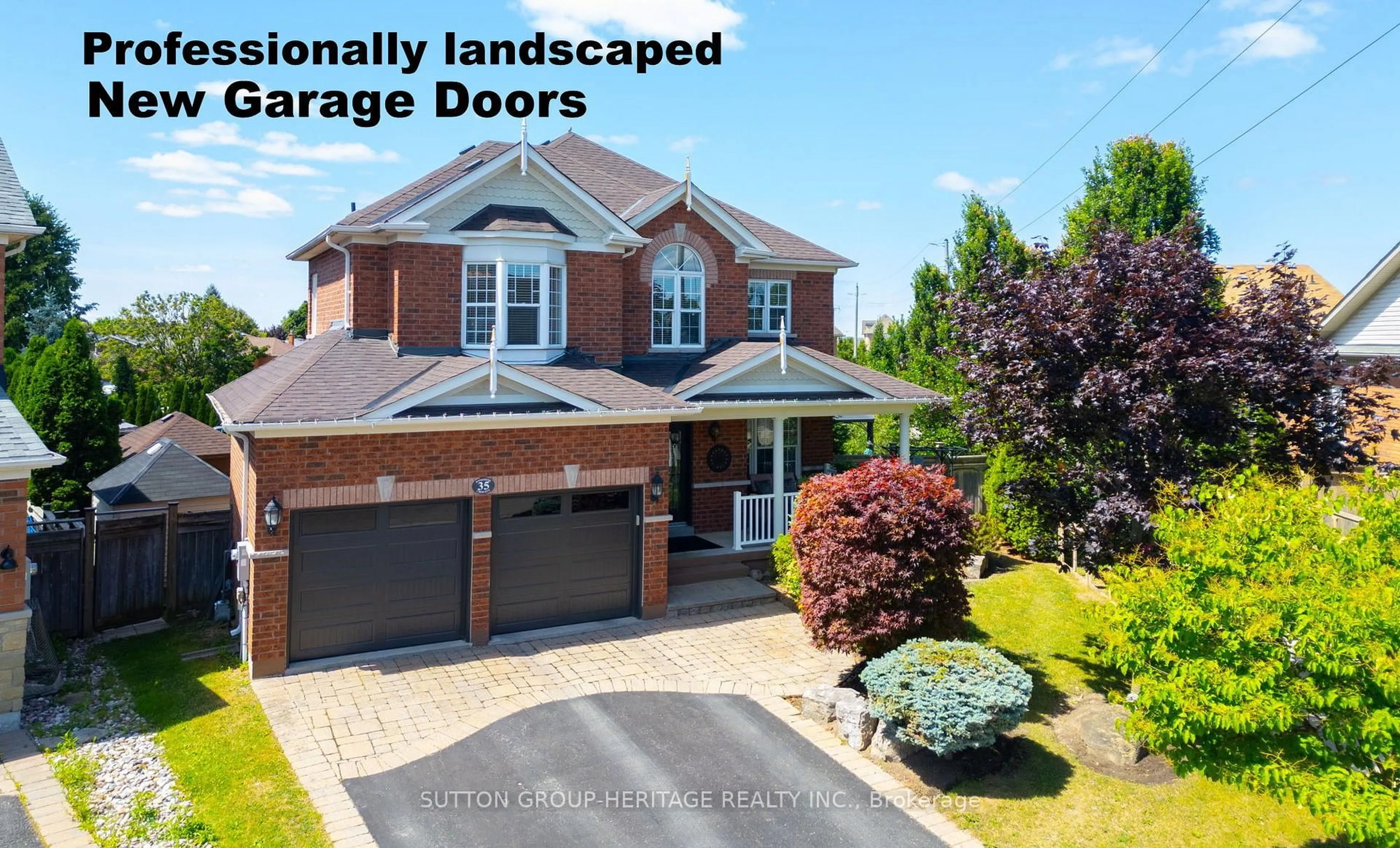 A pic from outside/outdoor area/front of a property/back of a property/a pic from drone, street for 35 Pondmede Cres, Whitchurch-Stouffville Ontario L4A 0E2