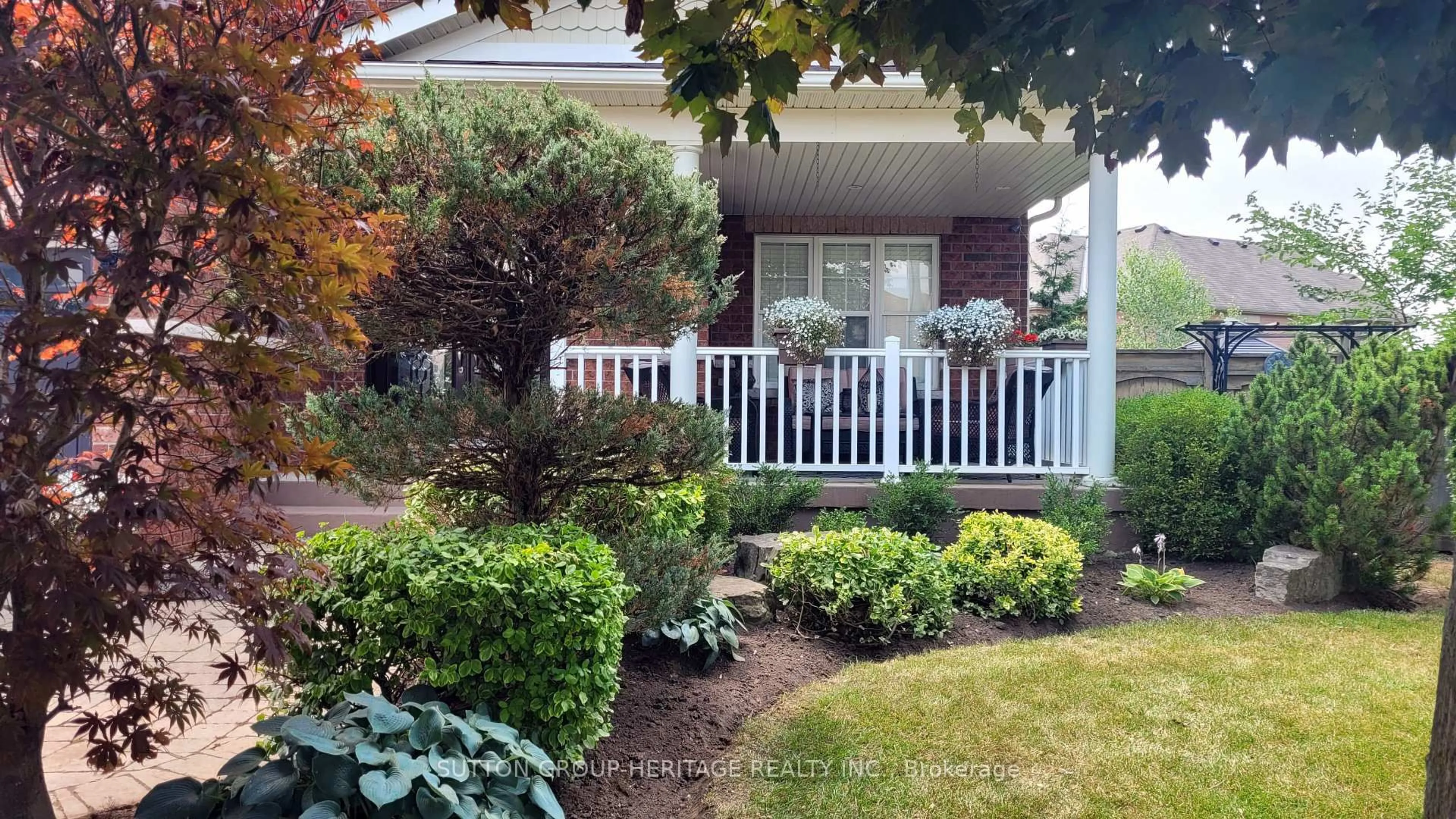 Patio, street for 35 Pondmede Cres, Whitchurch-Stouffville Ontario L4A 0E2
