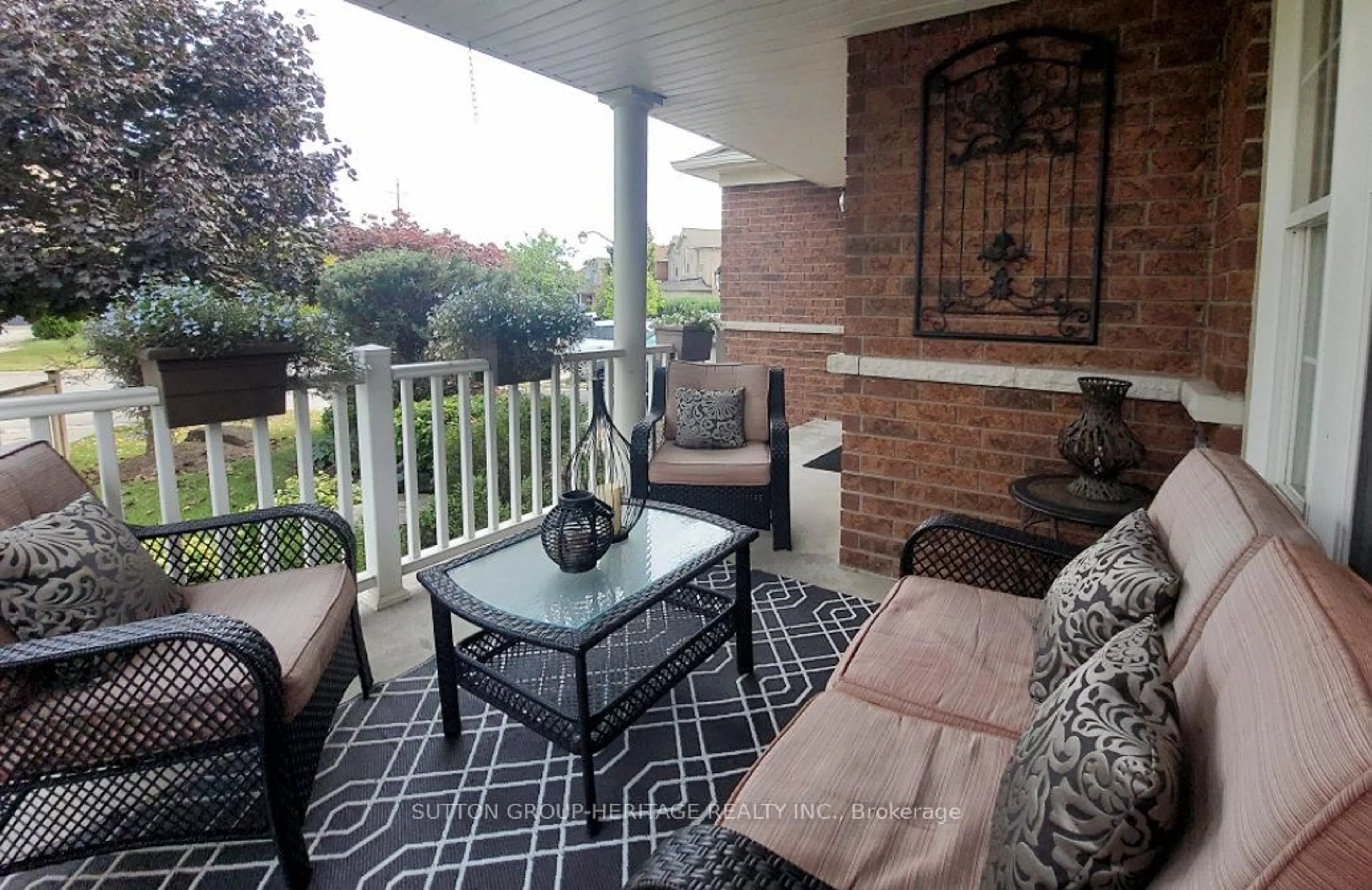 Patio, street for 35 Pondmede Cres, Whitchurch-Stouffville Ontario L4A 0E2