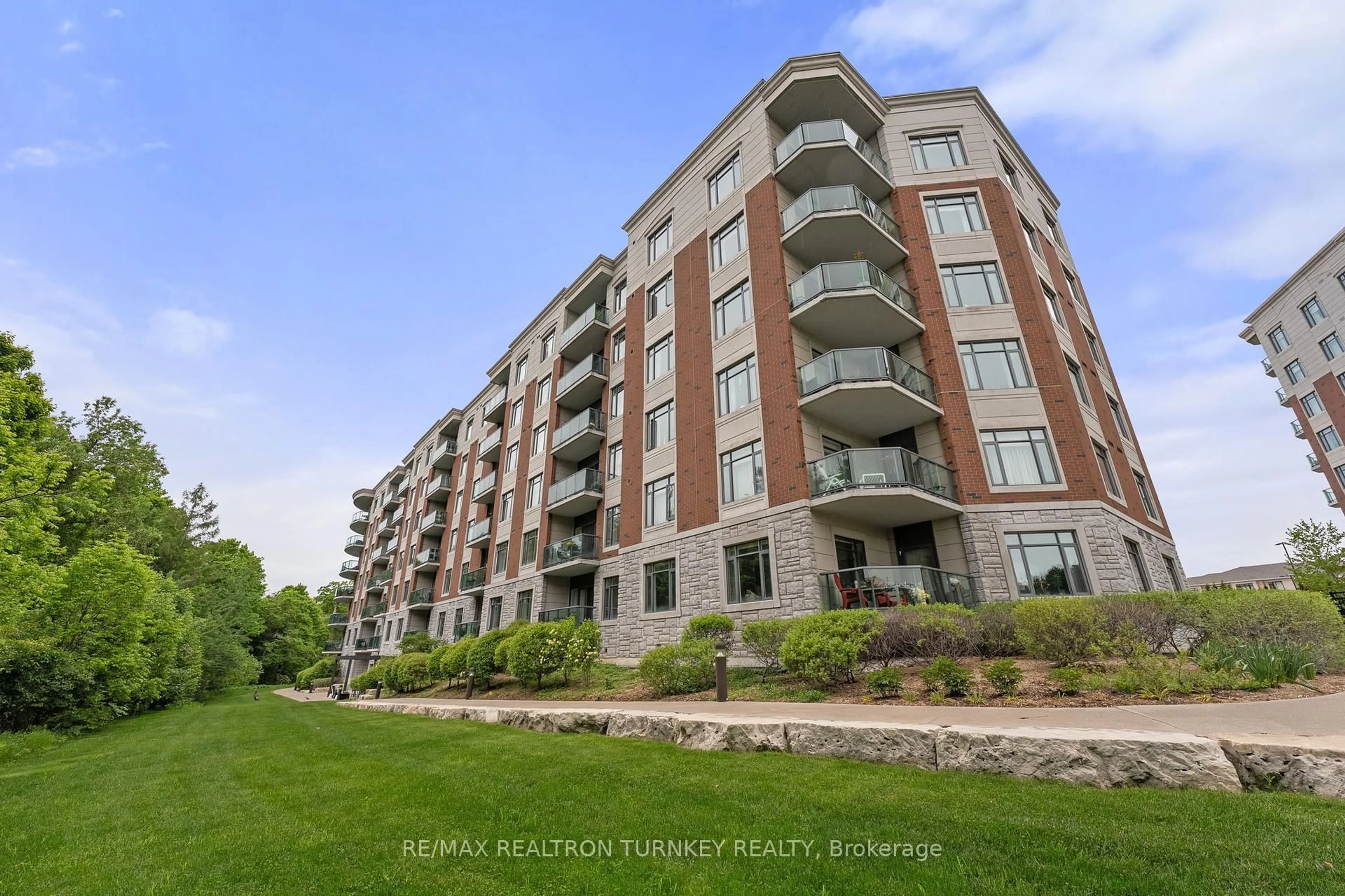 Unknown for 420 William Graham Dr #221, Aurora Ontario L4G 1X4