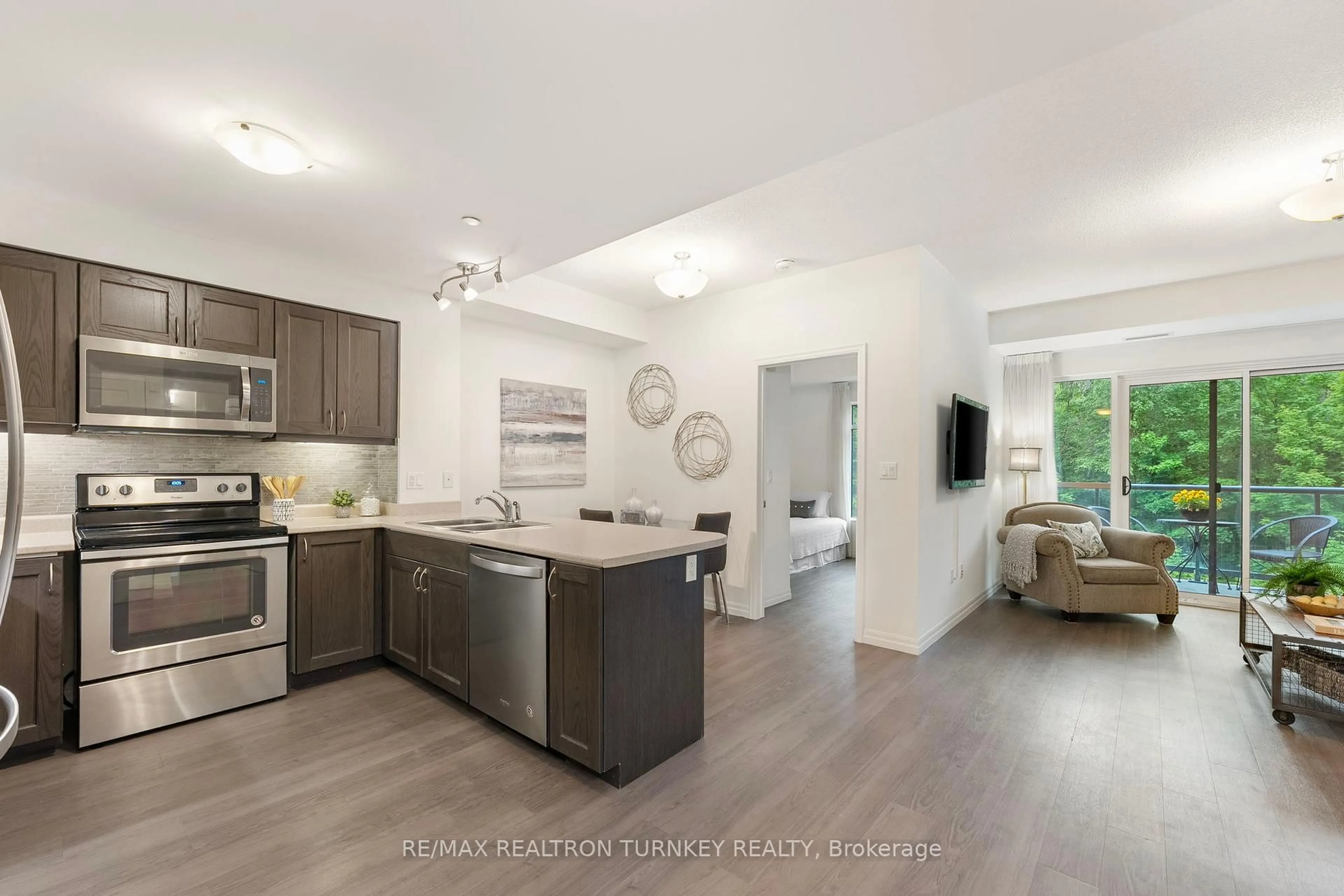 Open concept kitchen, unknown for 420 William Graham Dr #221, Aurora Ontario L4G 1X4