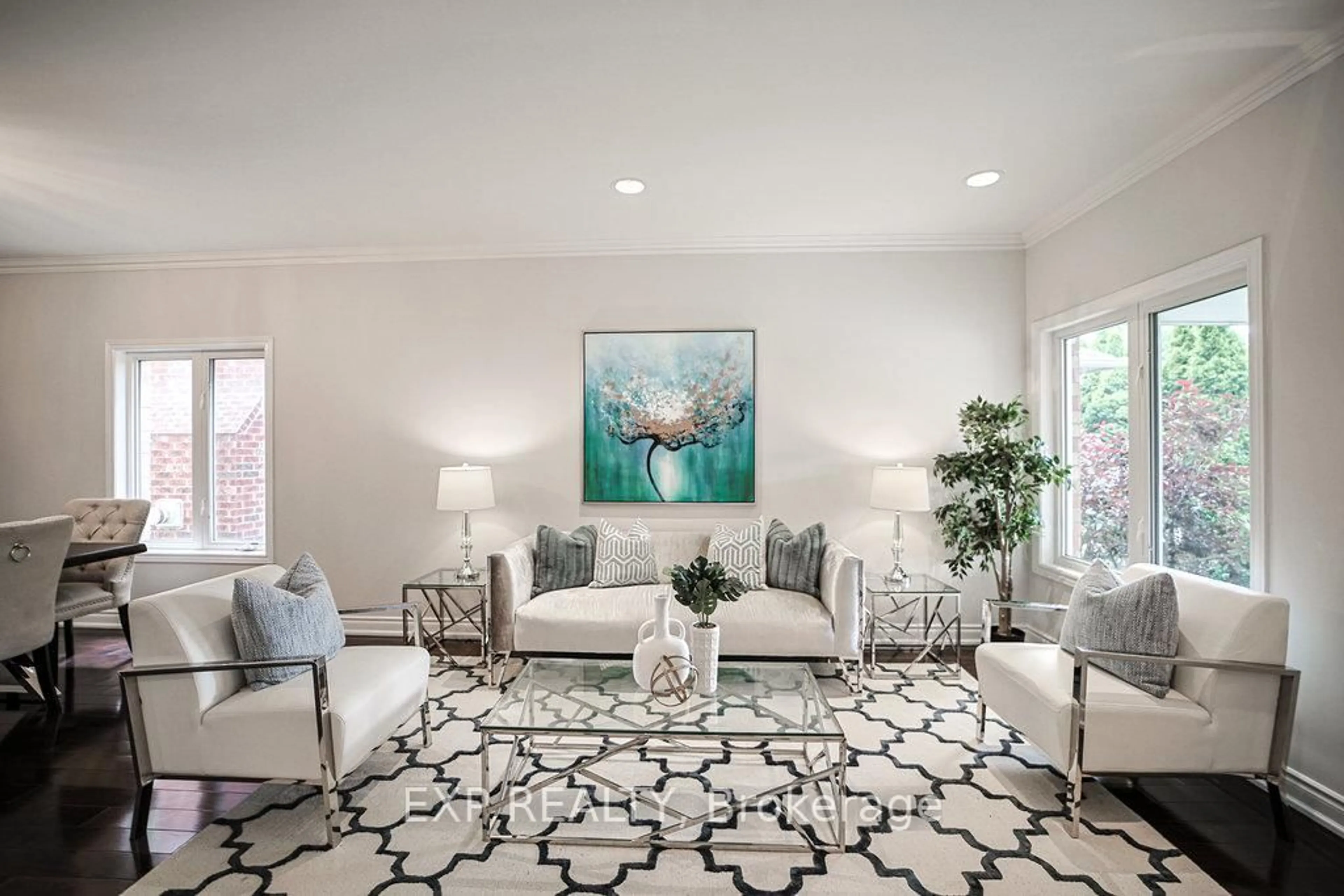 Living room with furniture, unknown for 125 Canyon Hill Ave, Richmond Hill Ontario L4C 0T1