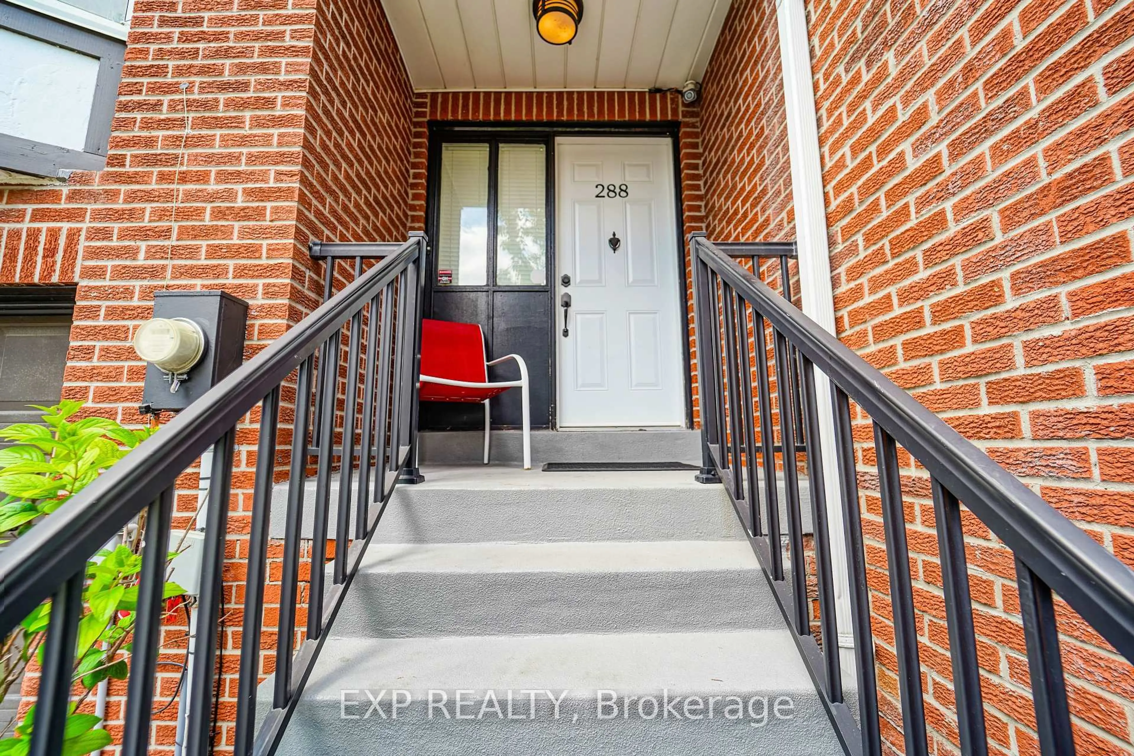 Indoor entryway for 288 Simonston Blvd #30, Markham Ontario L3T 4T5