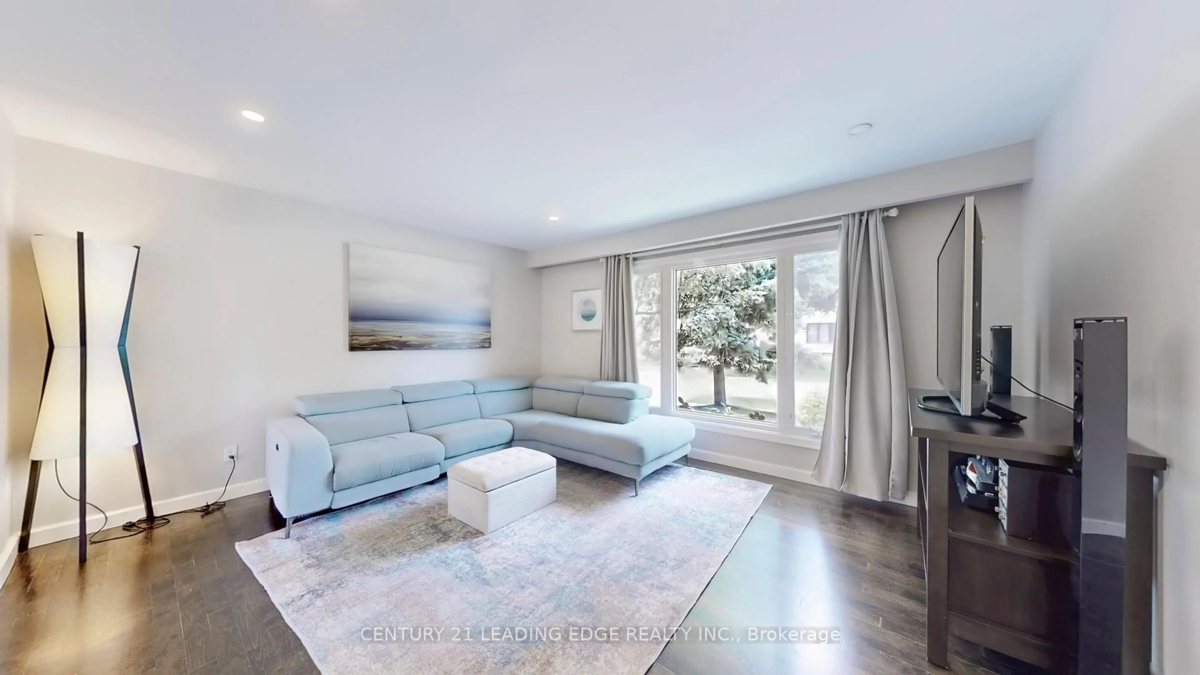 Living room with furniture, unknown for 29 Sir Caradoc Pl, Markham Ontario L3P 2X5