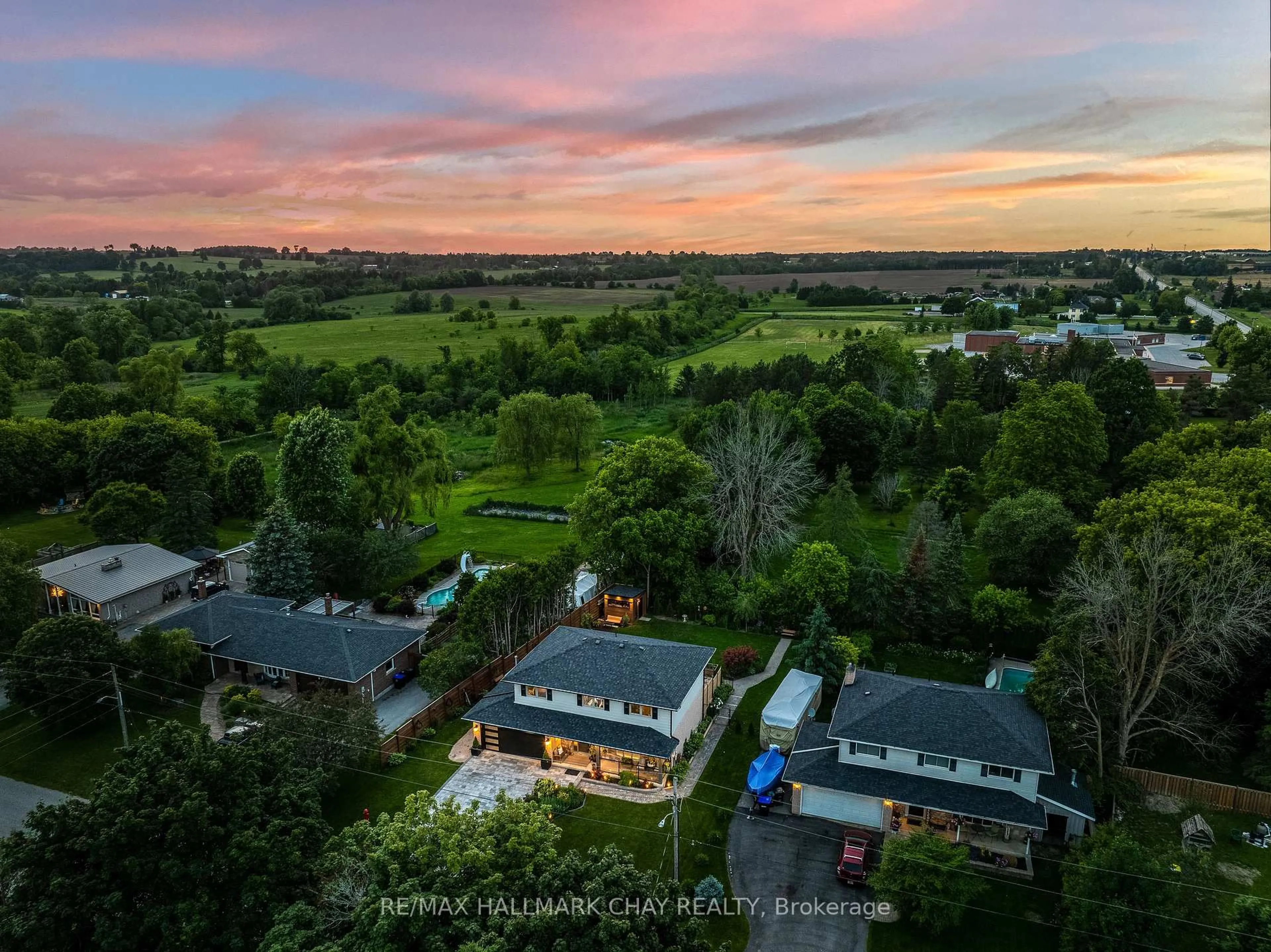 A pic from outside/outdoor area/front of a property/back of a property/a pic from drone, unknown for 4 Garibaldi St, Innisfil Ontario L0L 1L0