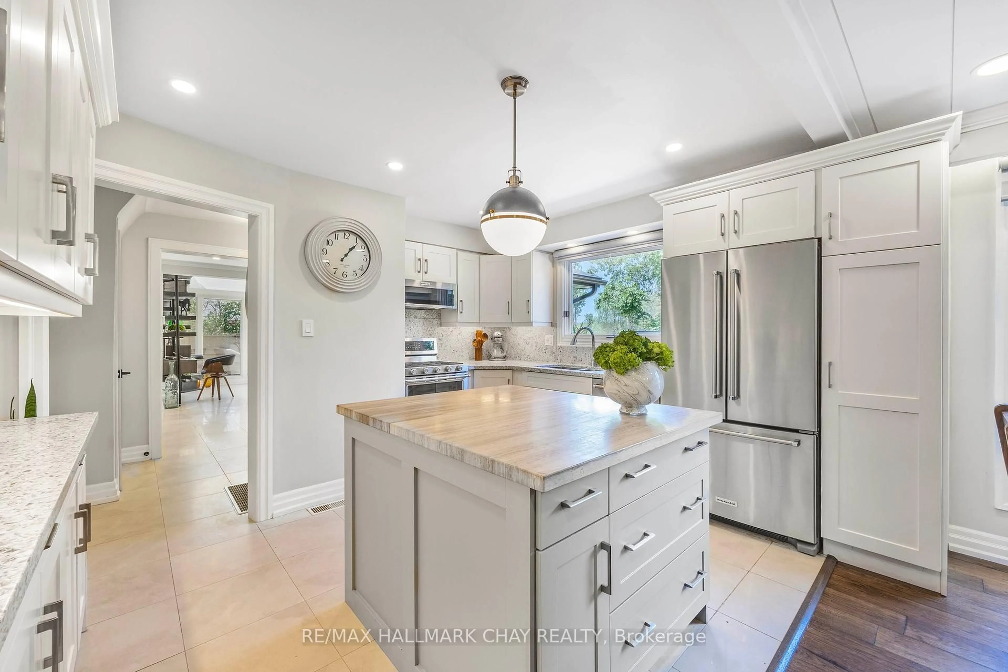 Open concept kitchen, ceramic/tile floor for 4 Garibaldi St, Innisfil Ontario L0L 1L0
