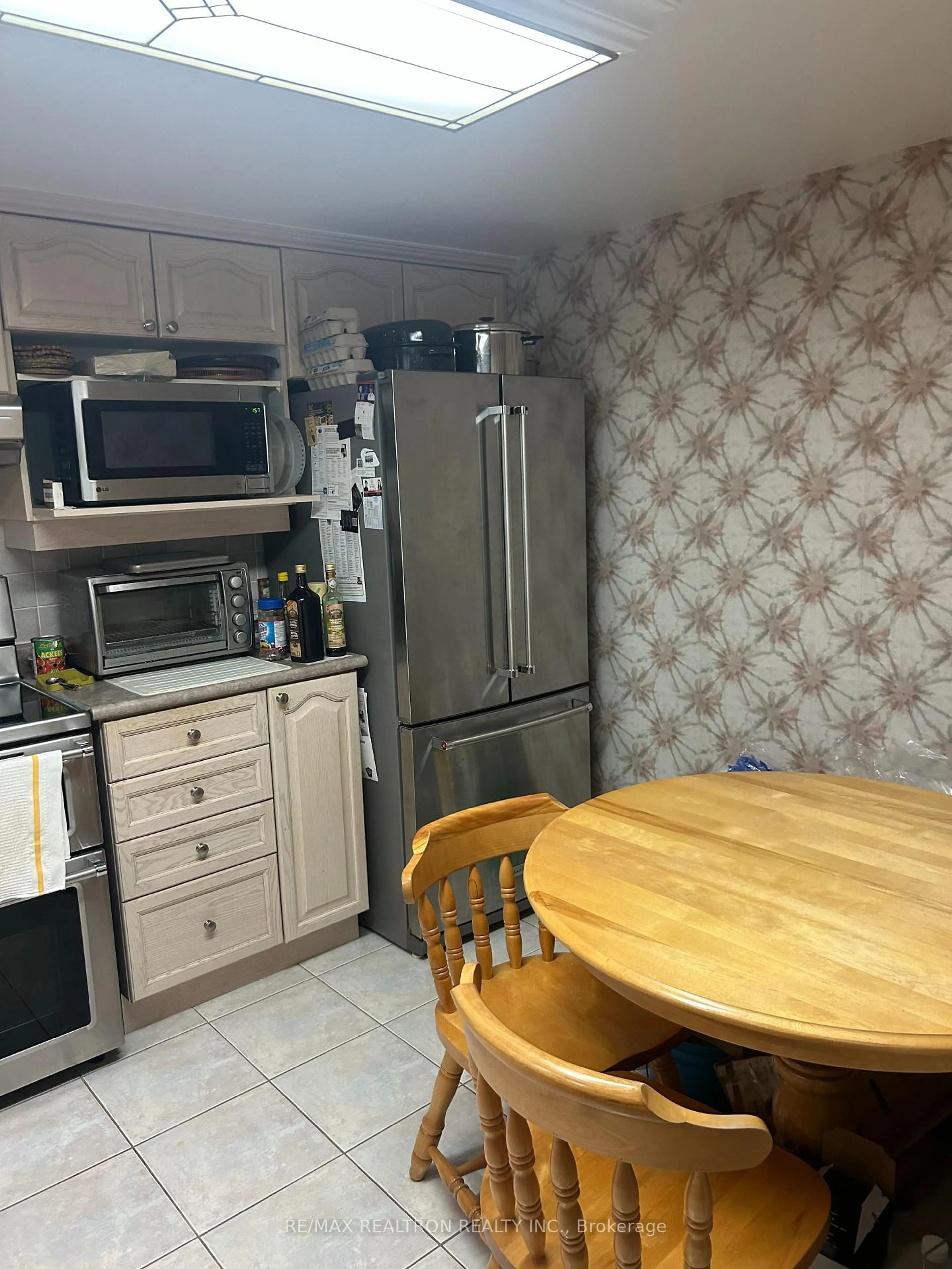 Standard kitchen, unknown for 50 The Boardwalk Way #308, Markham Ontario L6E 1B6