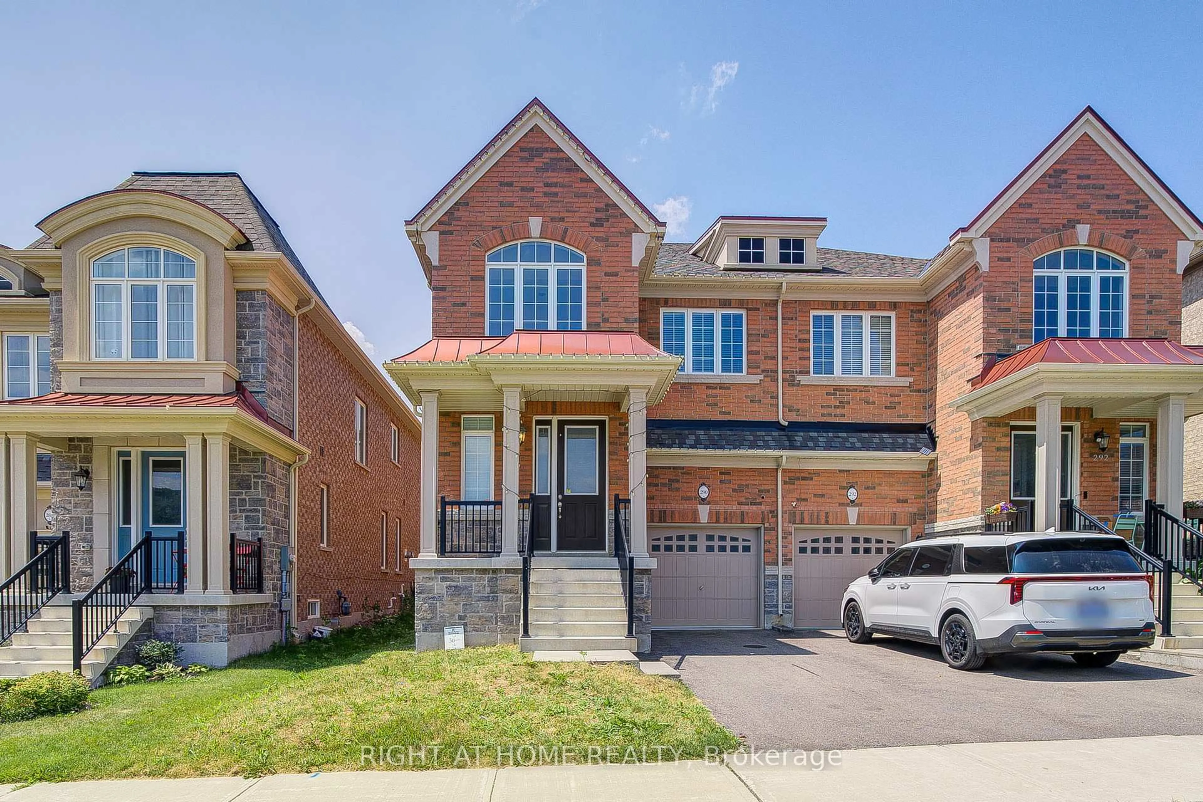 Home with brick exterior material, street for 290 Silk Twist Dr, East Gwillimbury Ontario L9N 0V4