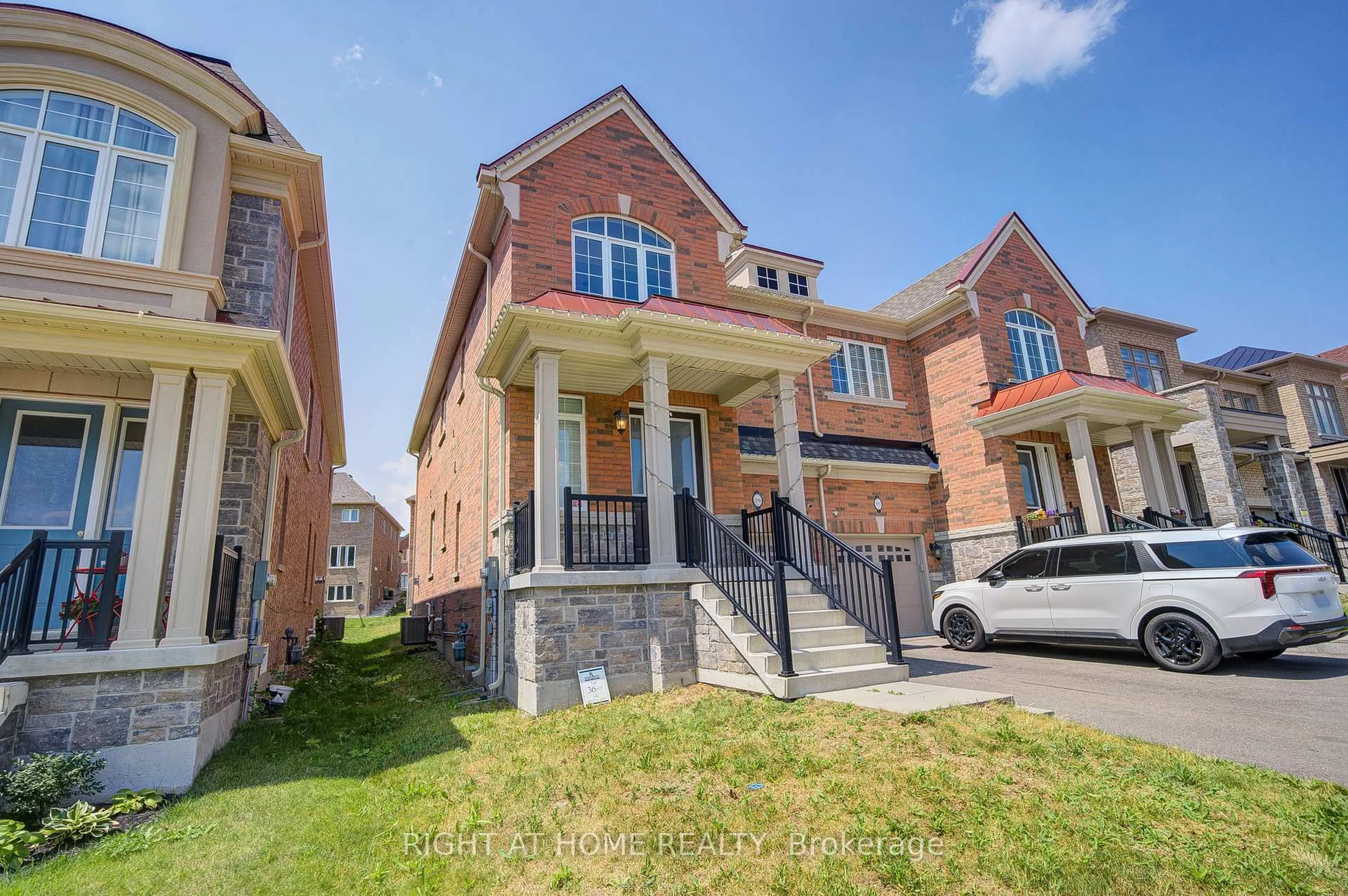 Home with brick exterior material, street for 290 Silk Twist Dr, East Gwillimbury Ontario L9N 0V4