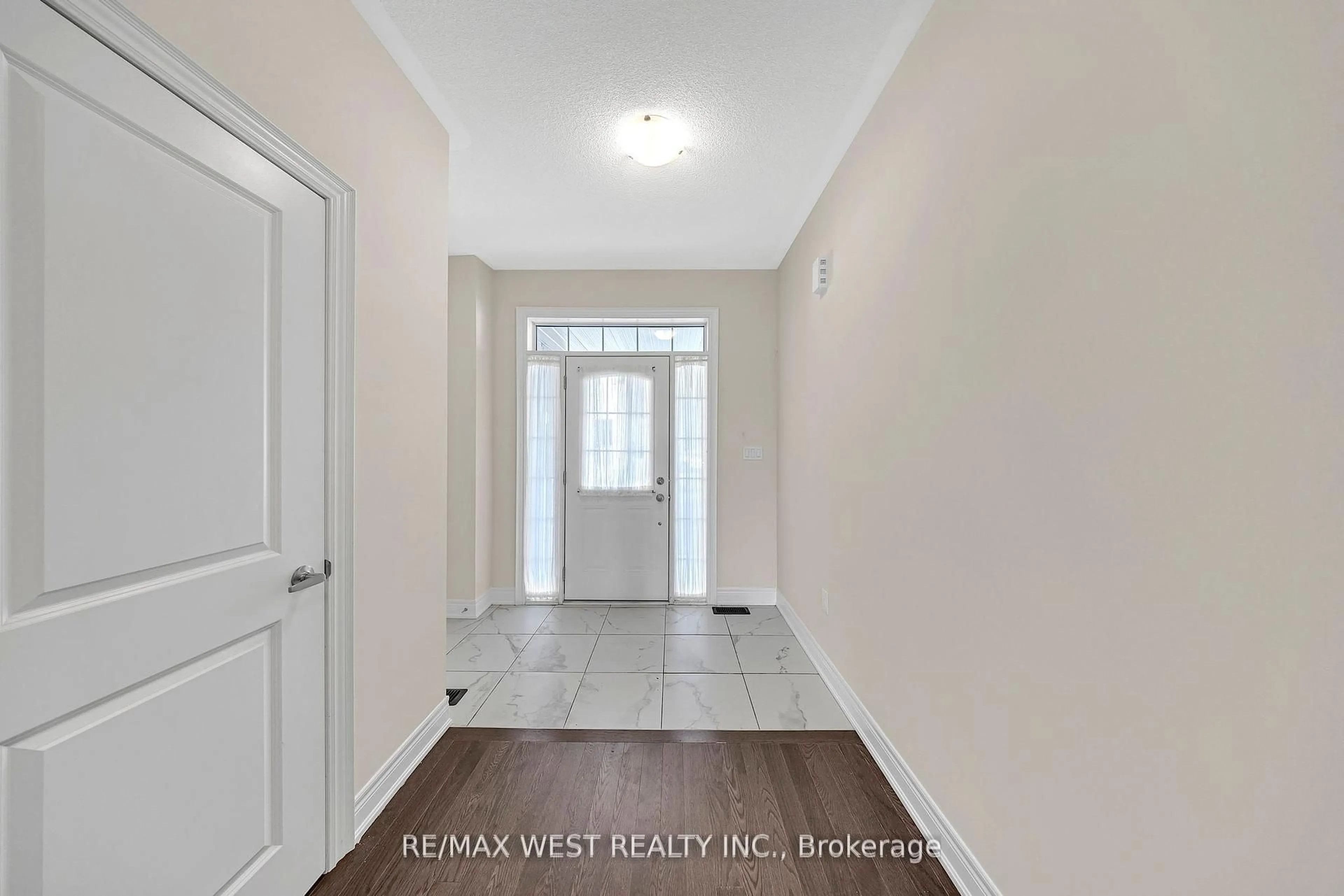 Indoor entryway for 8 Andress Way, Markham Ontario L3S 0E9