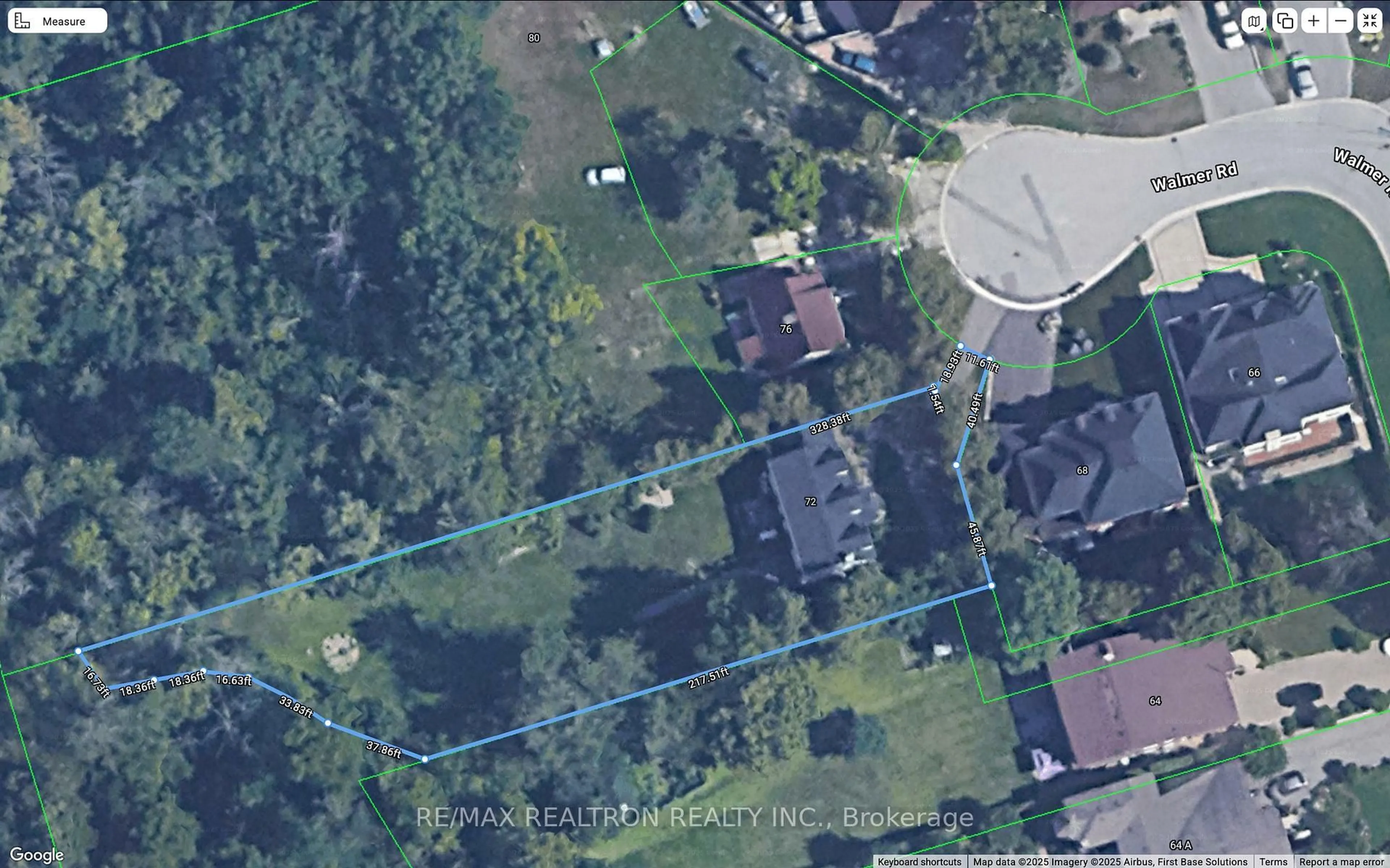 A pic from outside/outdoor area/front of a property/back of a property/a pic from drone, street for 72 Walmer Rd, Richmond Hill Ontario L4C 3X1