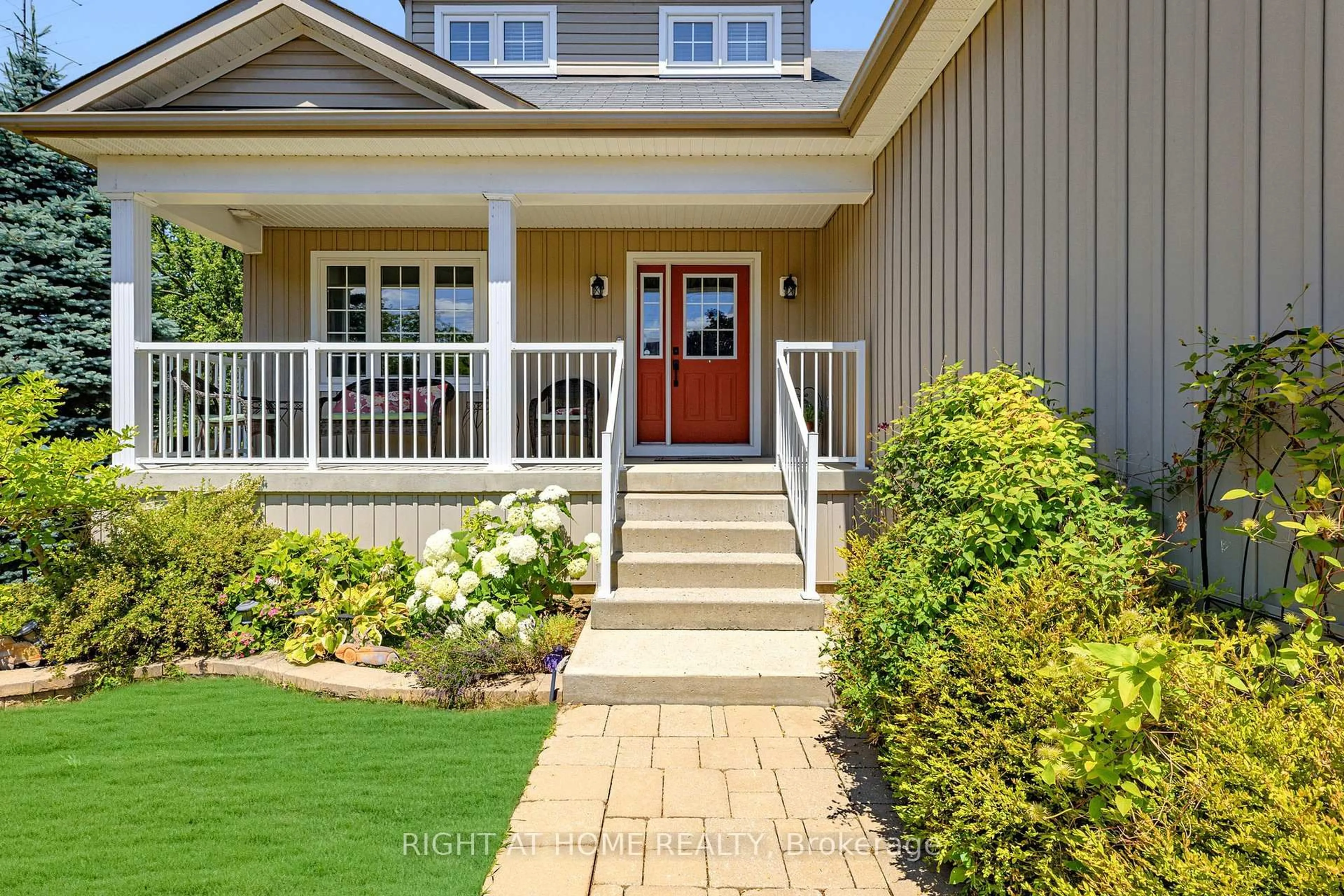 Home with vinyl exterior material, street for 396 Curley St, Georgina Ontario L4P 3C8