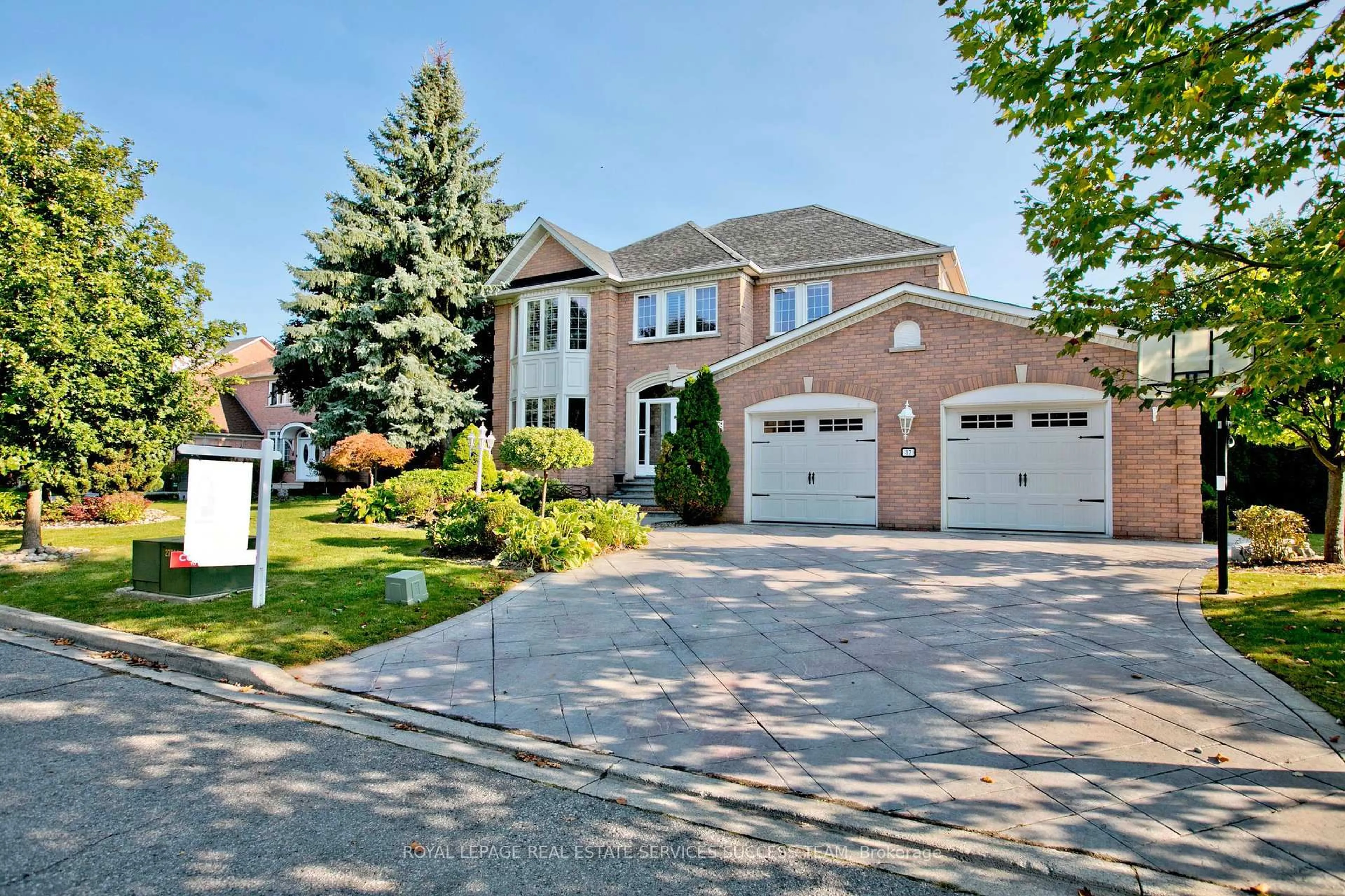 Home with brick exterior material, street for 37 Heatherwood Cres, Markham Ontario L3R 8W6