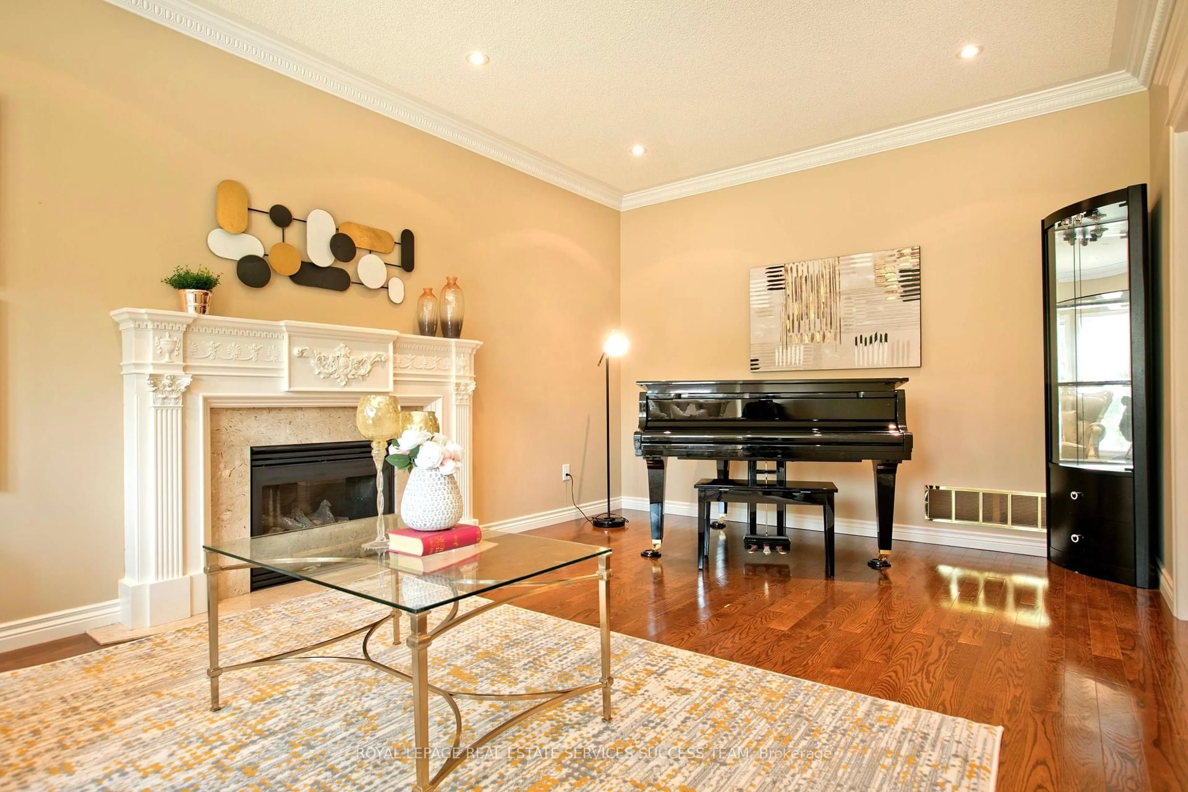 Living room with furniture, unknown for 37 Heatherwood Cres, Markham Ontario L3R 8W6