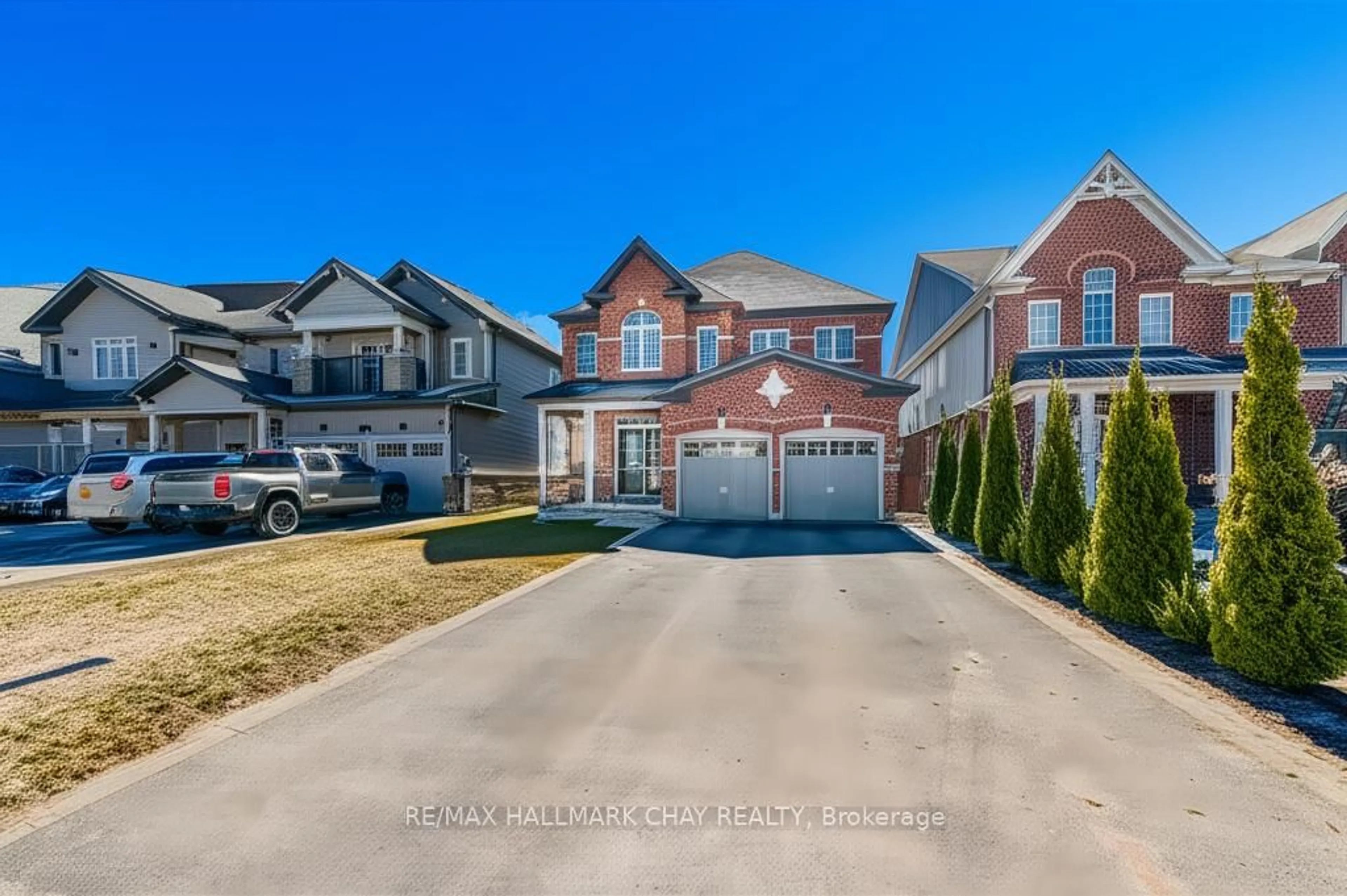 A pic from outside/outdoor area/front of a property/back of a property/a pic from drone, street for 149 Gold Park Gate, Essa Ontario L0M 1B4