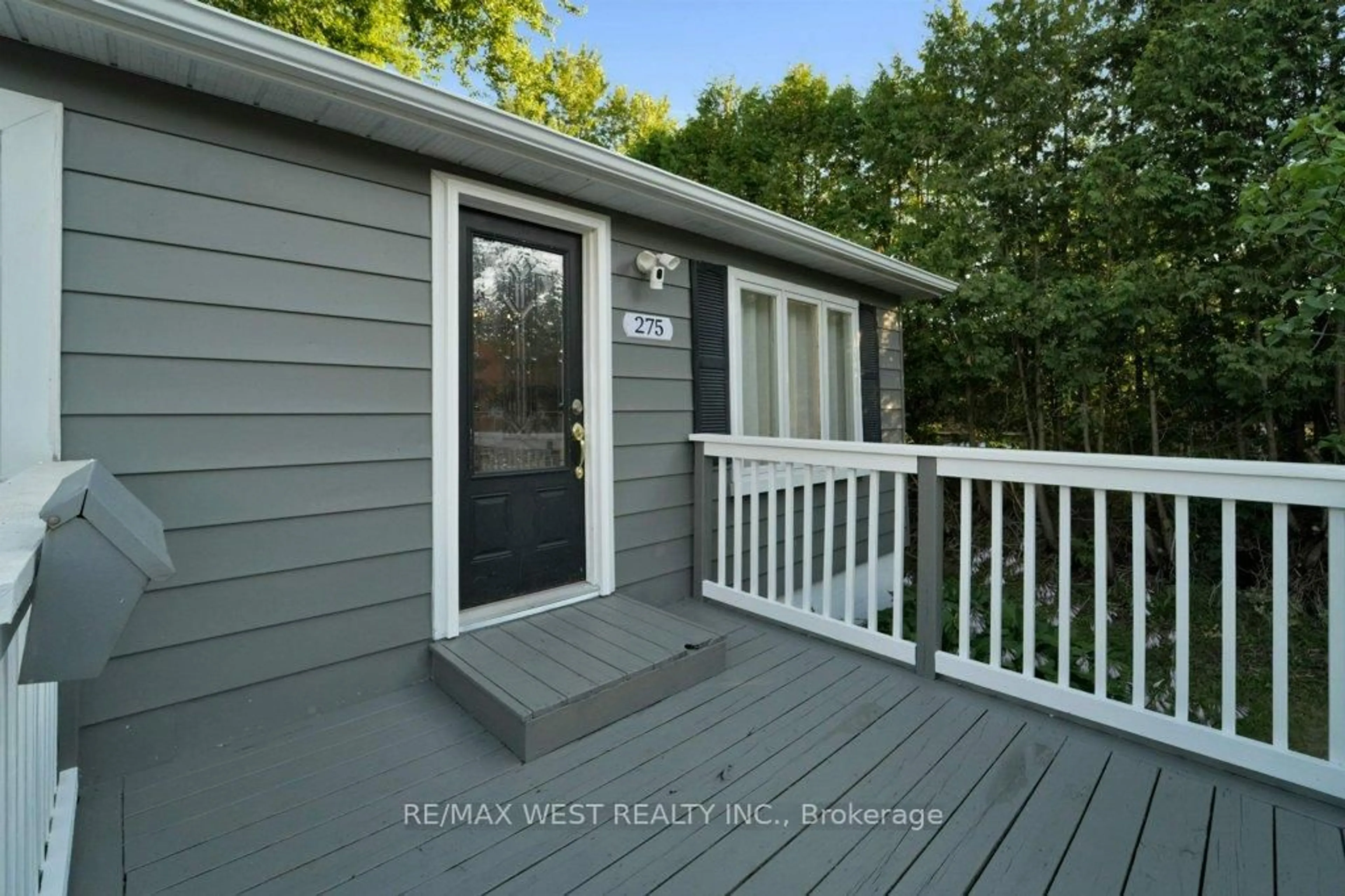 Patio, street for 275 Pine Beach Dr, Georgina Ontario L4P 2V7