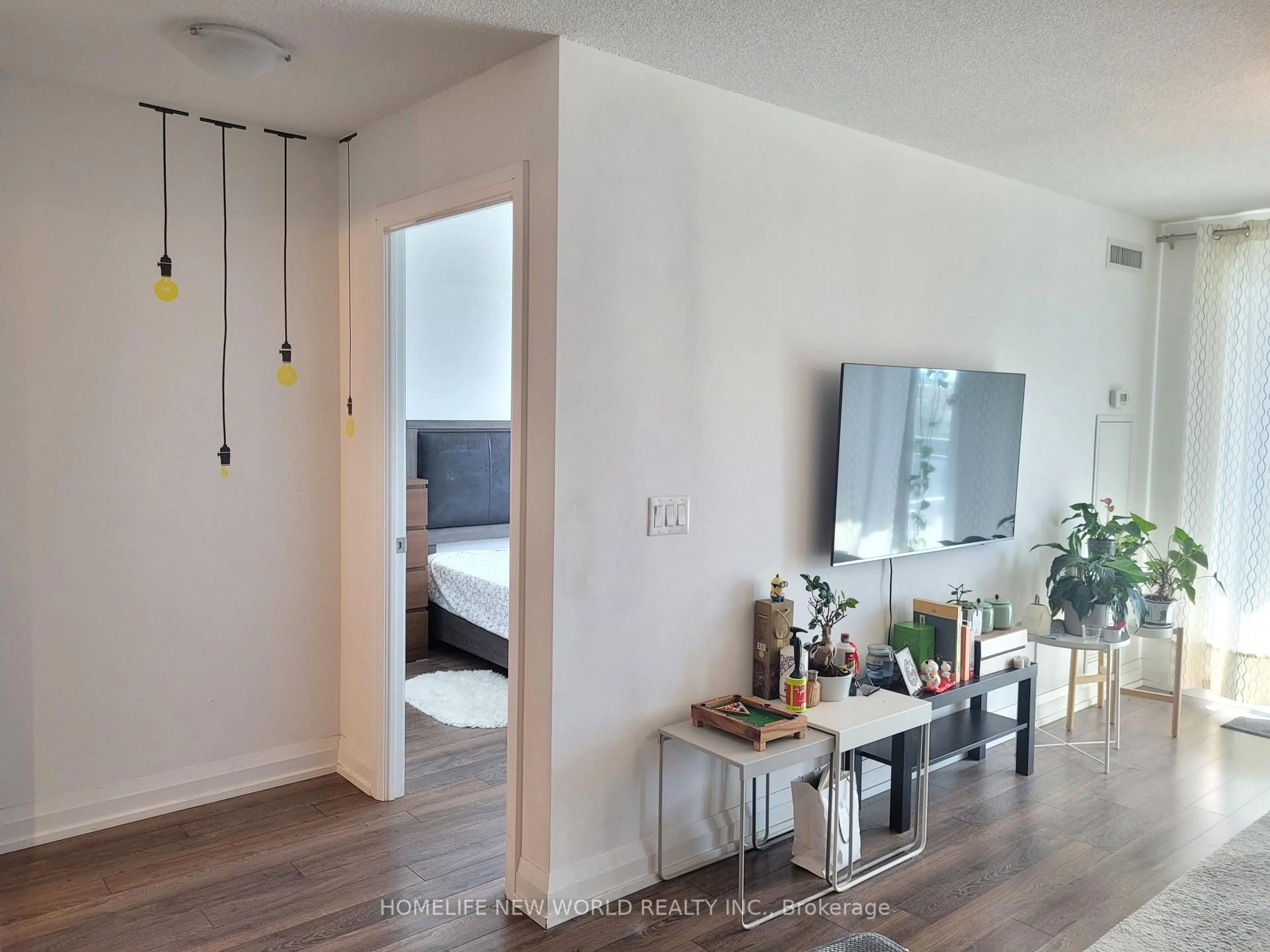 A pic of a room for 370 Highway 7 Rd #717, Richmond Hill Ontario L4B 0C4