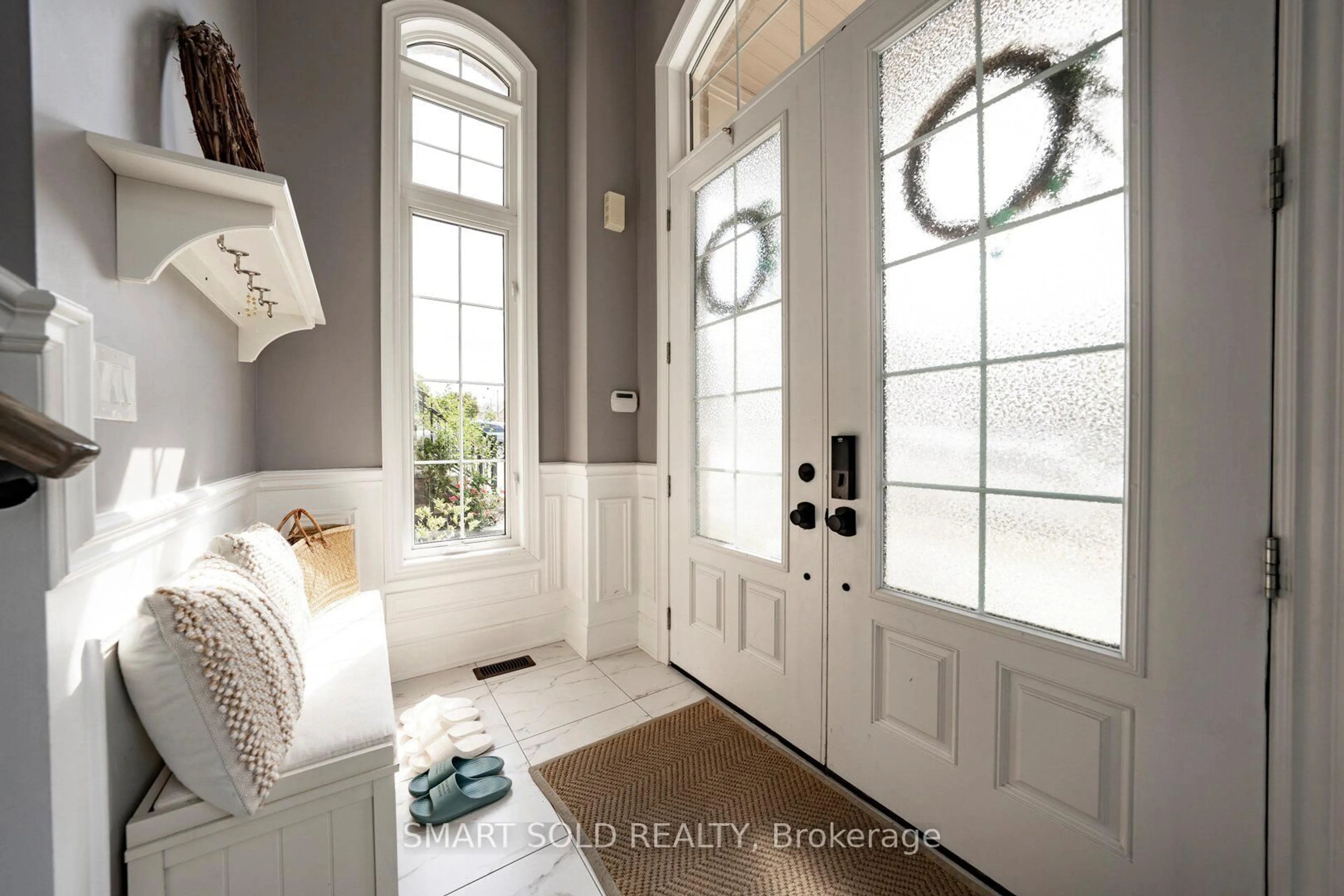 Indoor entryway for 16 Beckett Ave, Markham Ontario L6C 1N7