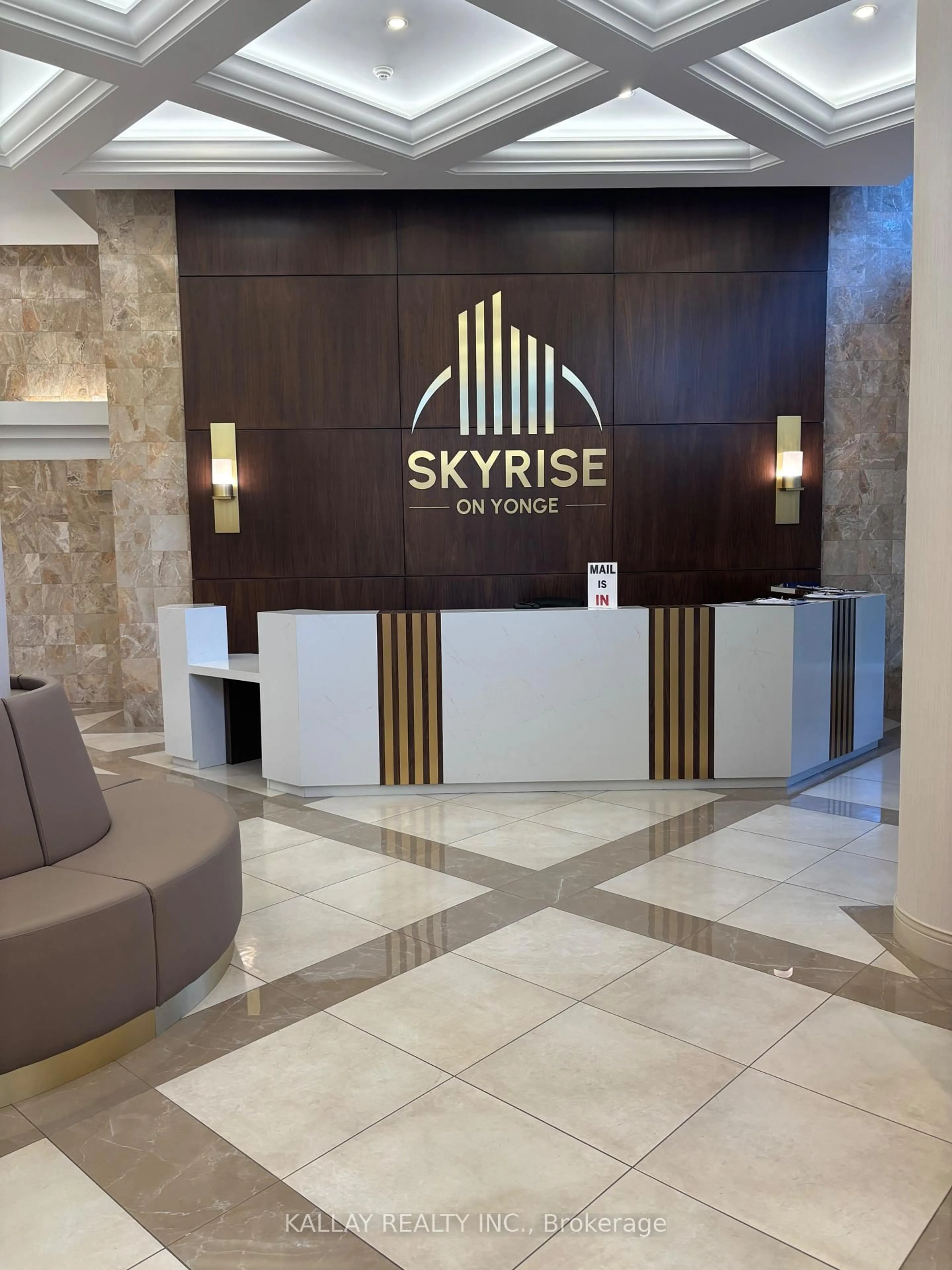 Indoor foyer for 7300 Yonge St #1505, Vaughan Ontario L4J 7Y5