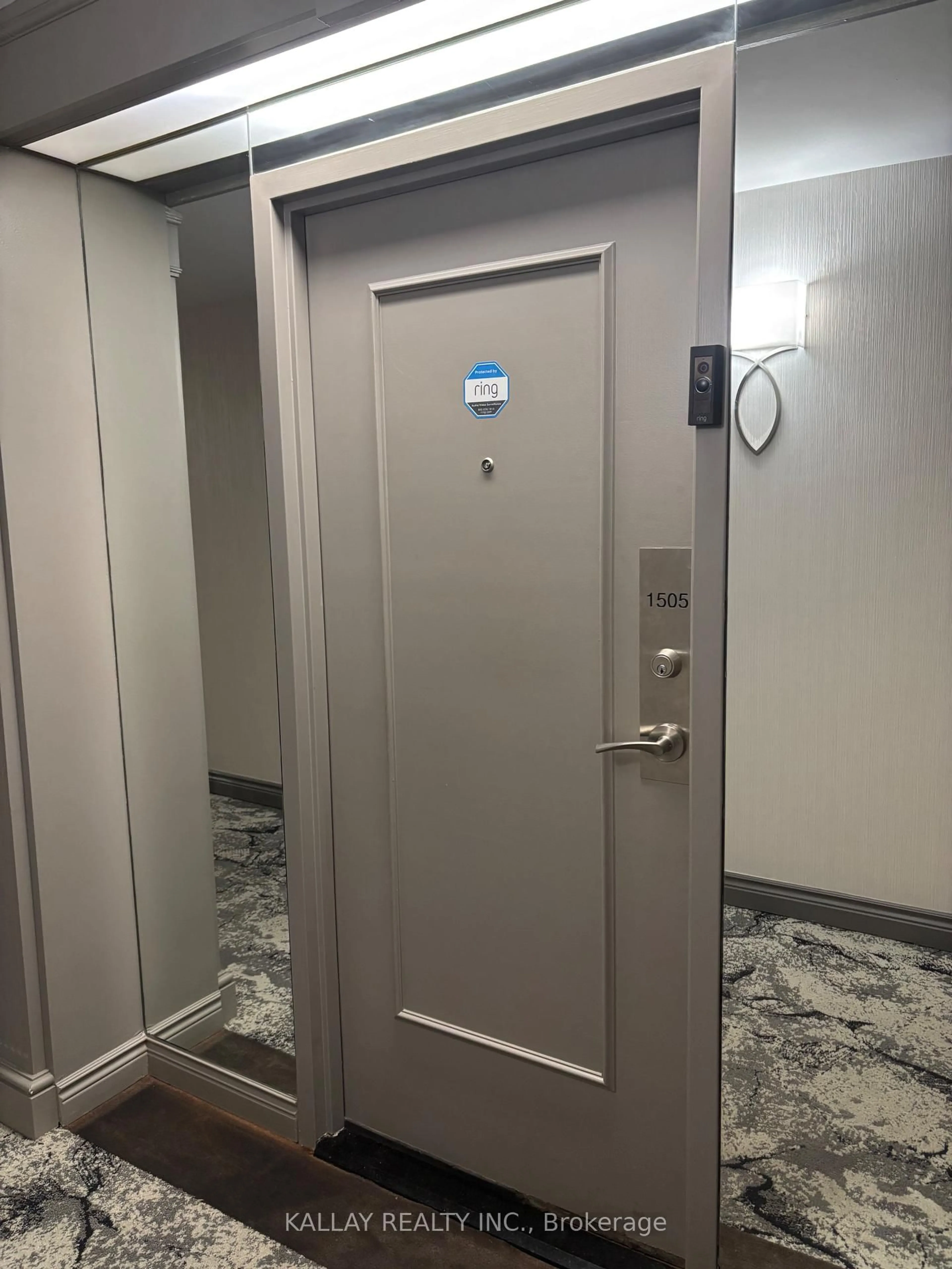 Indoor foyer for 7300 Yonge St #1505, Vaughan Ontario L4J 7Y5