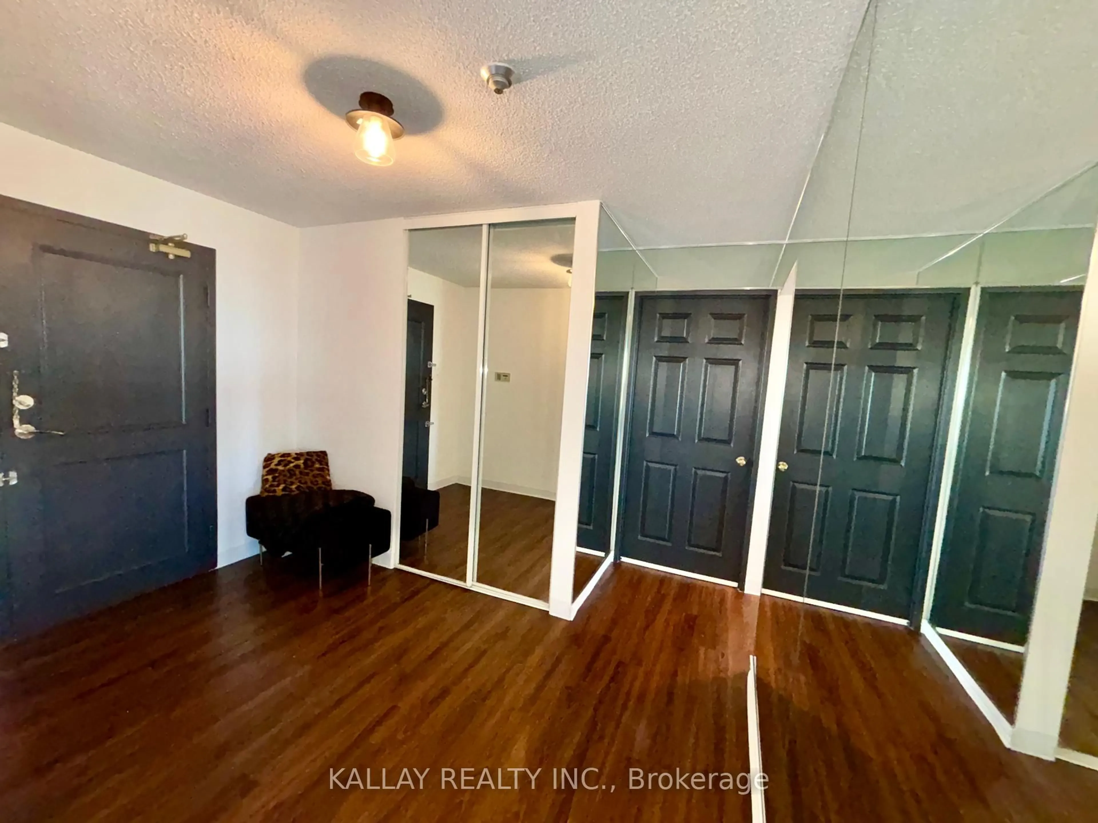 Indoor entryway for 7300 Yonge St #1505, Vaughan Ontario L4J 7Y5