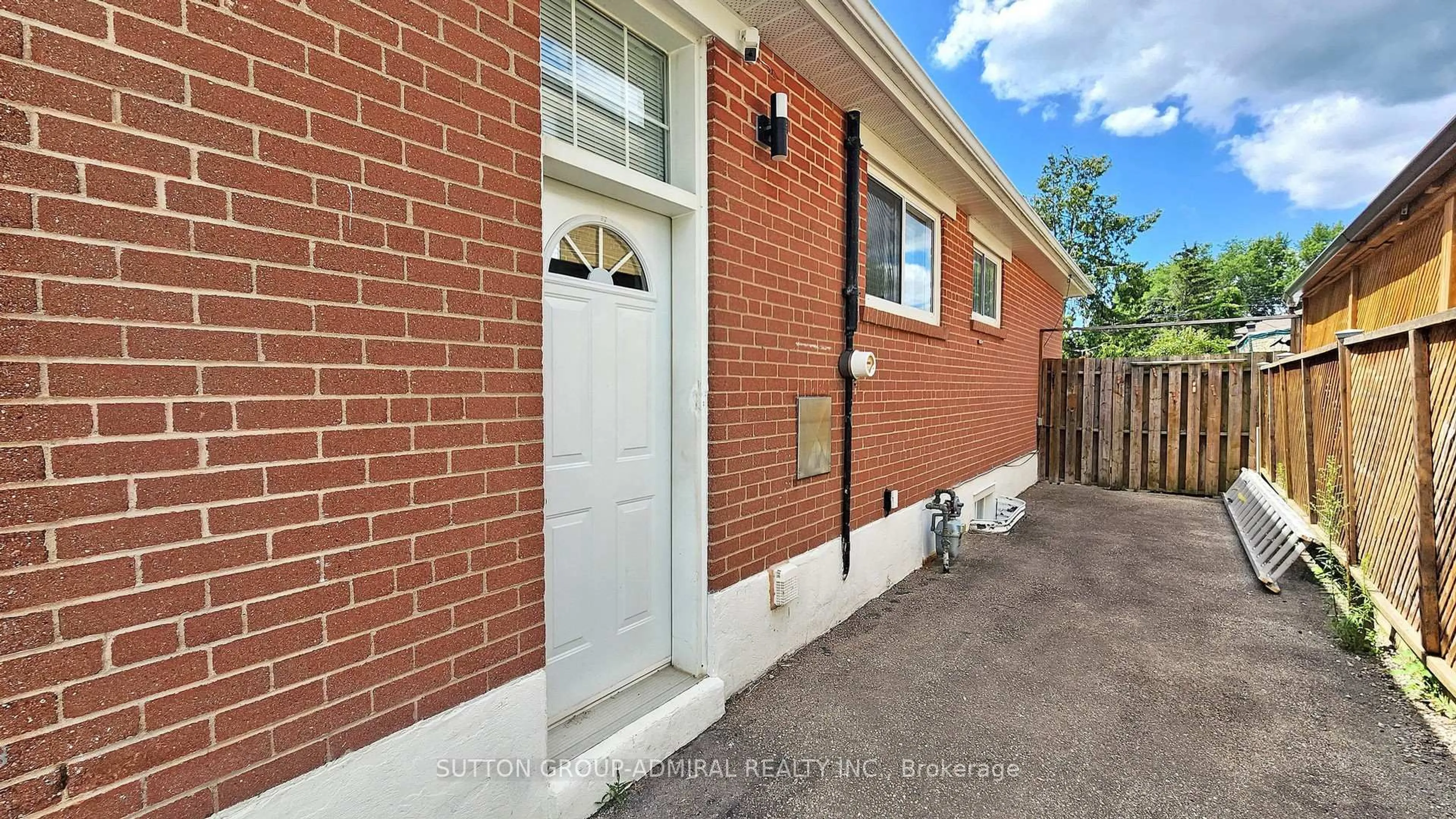 Home with brick exterior material, street for 26 Davis Rd, Aurora Ontario L4G 2B6